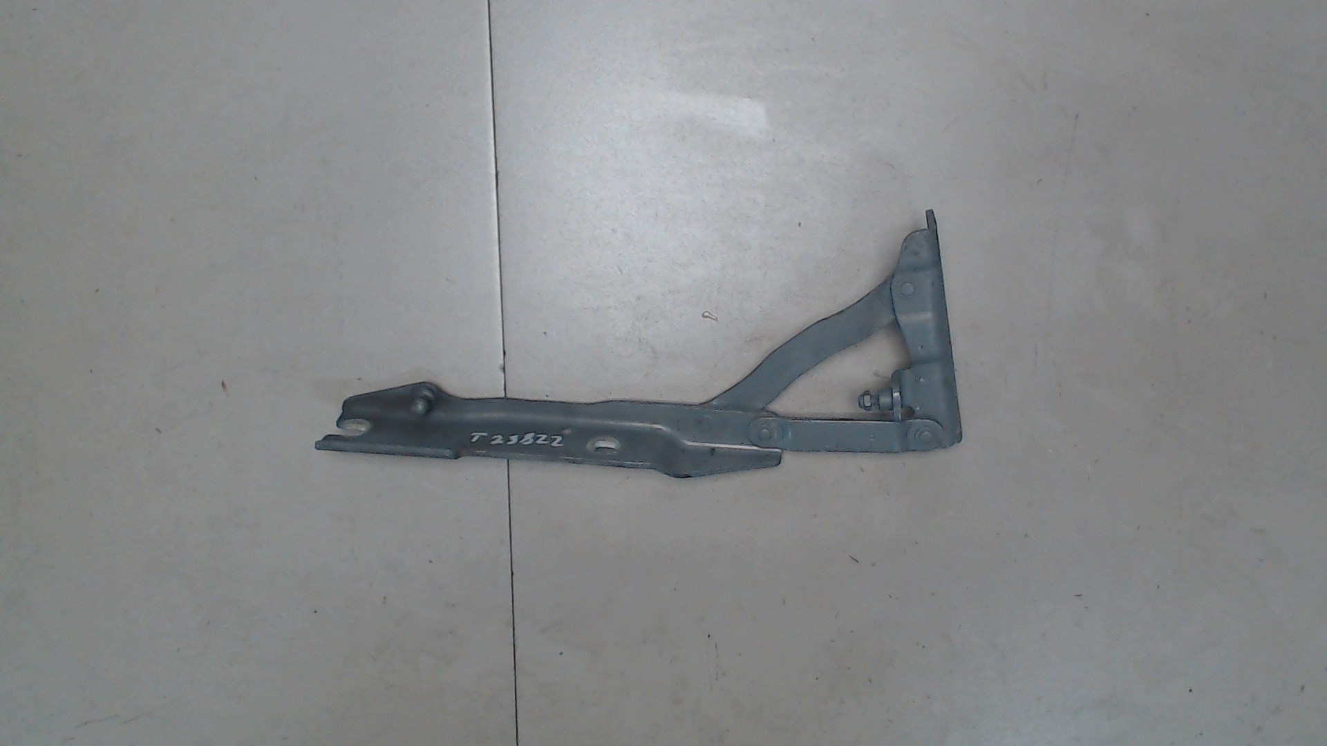 Петля капота