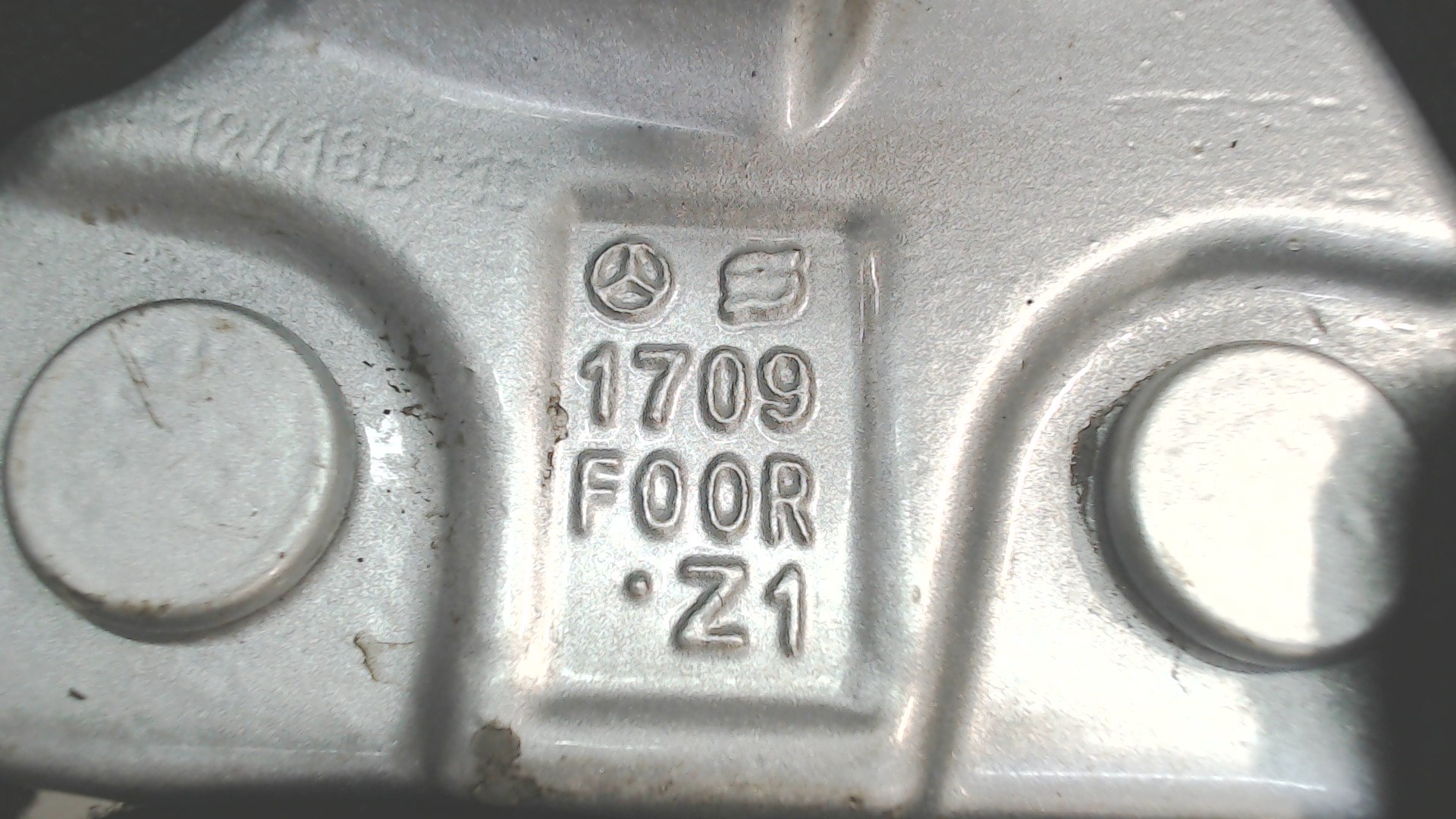 Петля двери