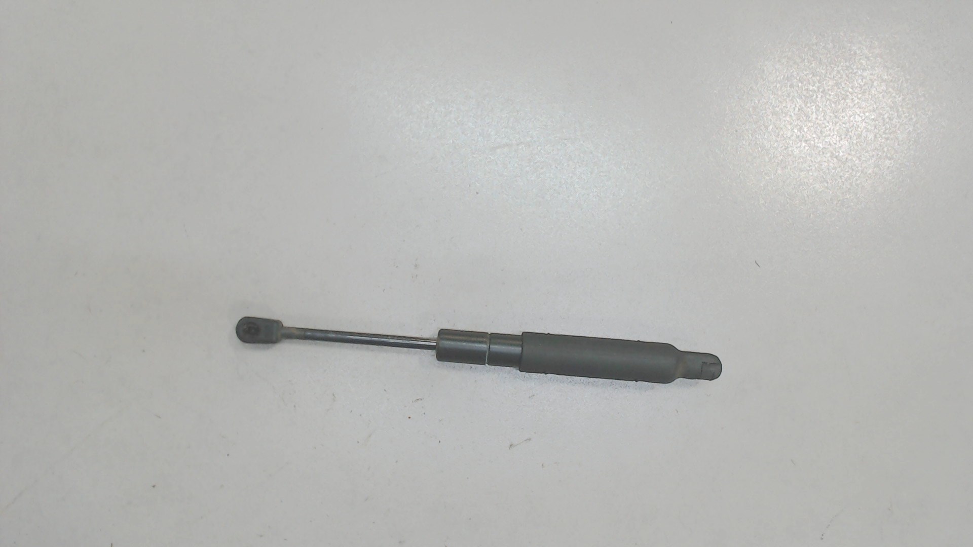 Амортизатор капота