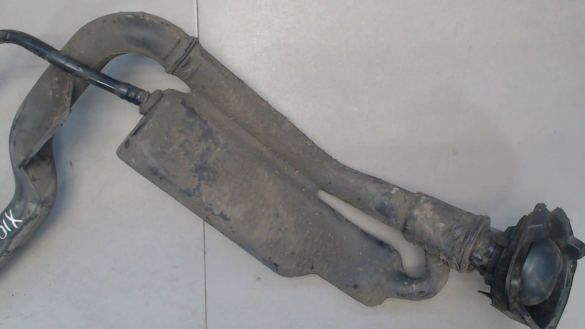 Горловина топливного бака