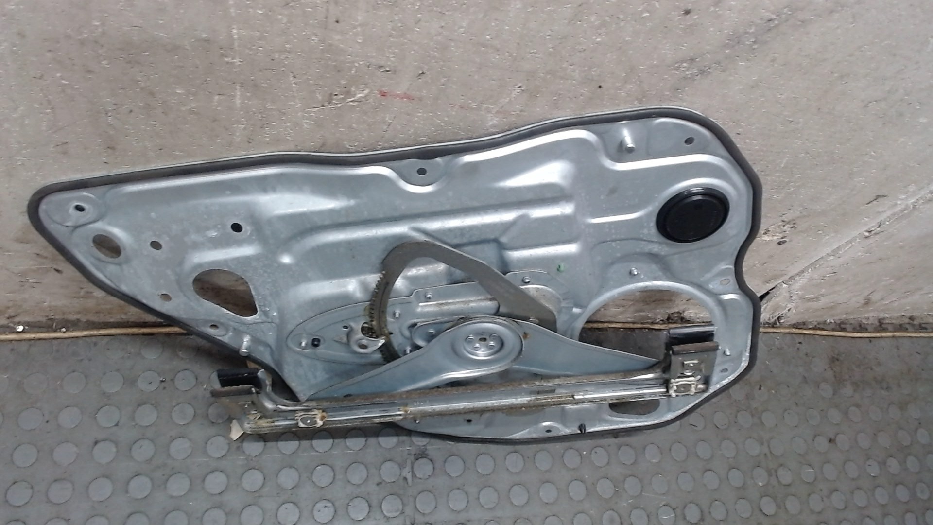 Стеклоподъемник электр. задний правый