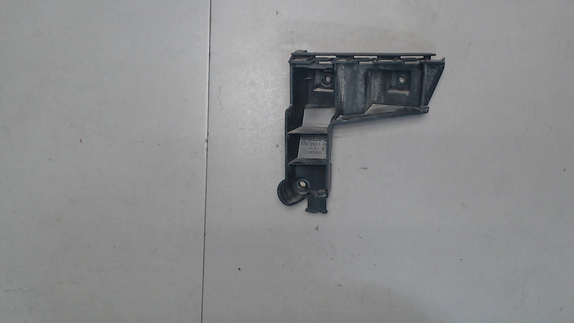 Кронштейн заднего бампера правый