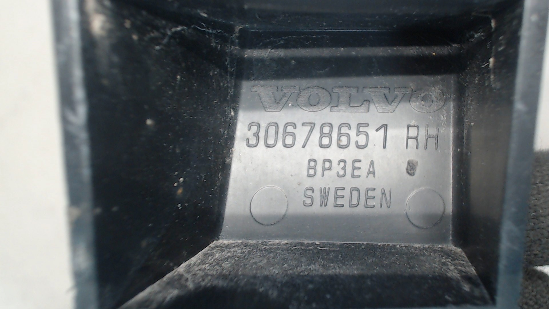 Кронштейн заднего бампера правый