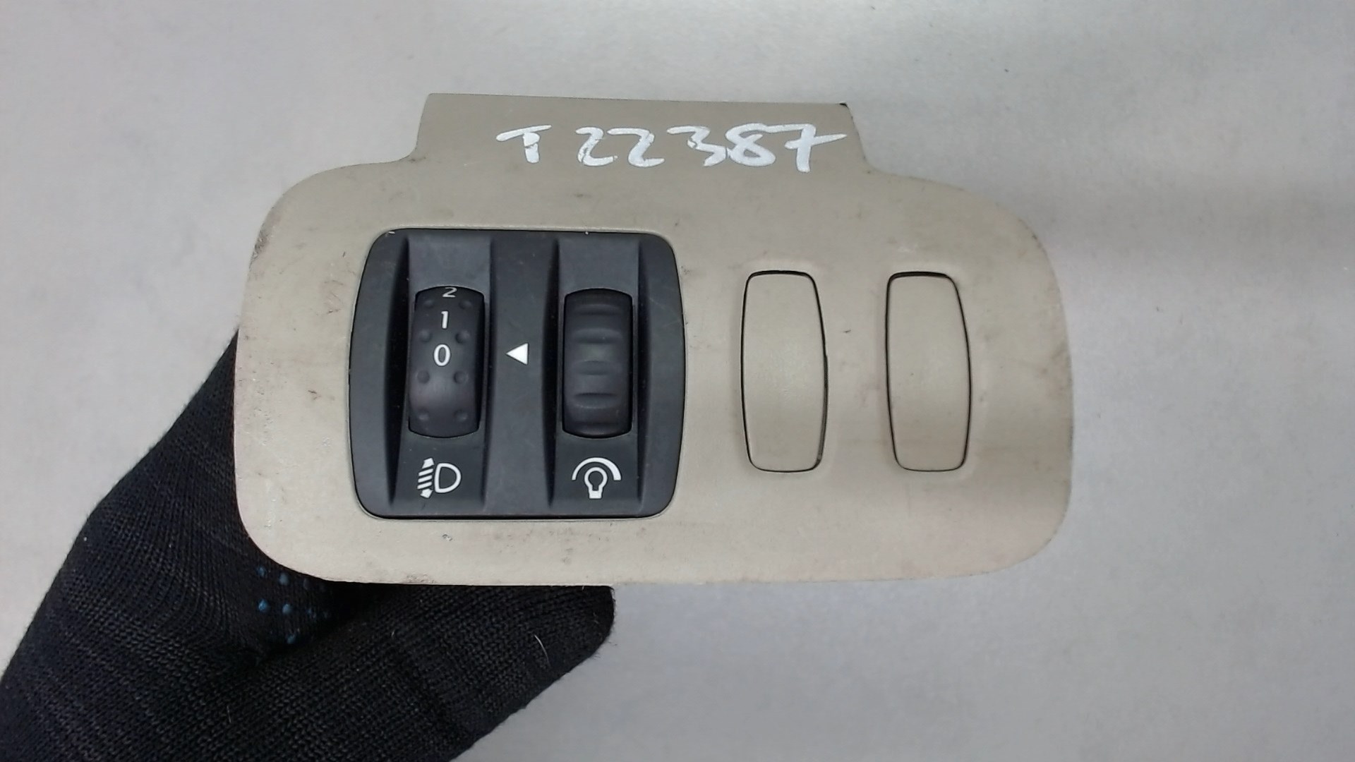 Кнопка корректора фар