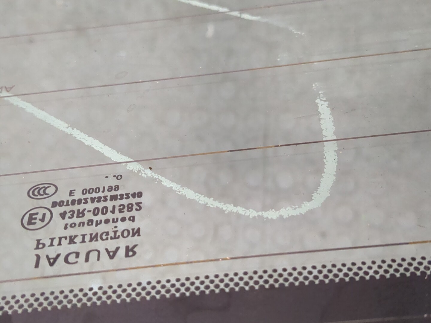 Стекло заднее