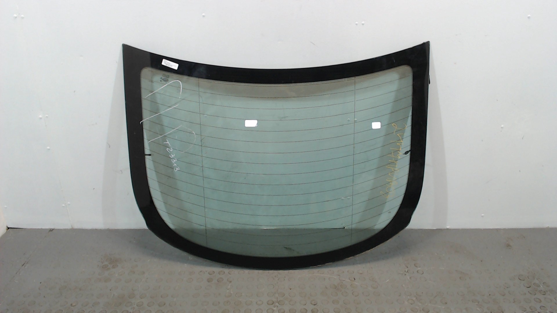 Стекло заднее