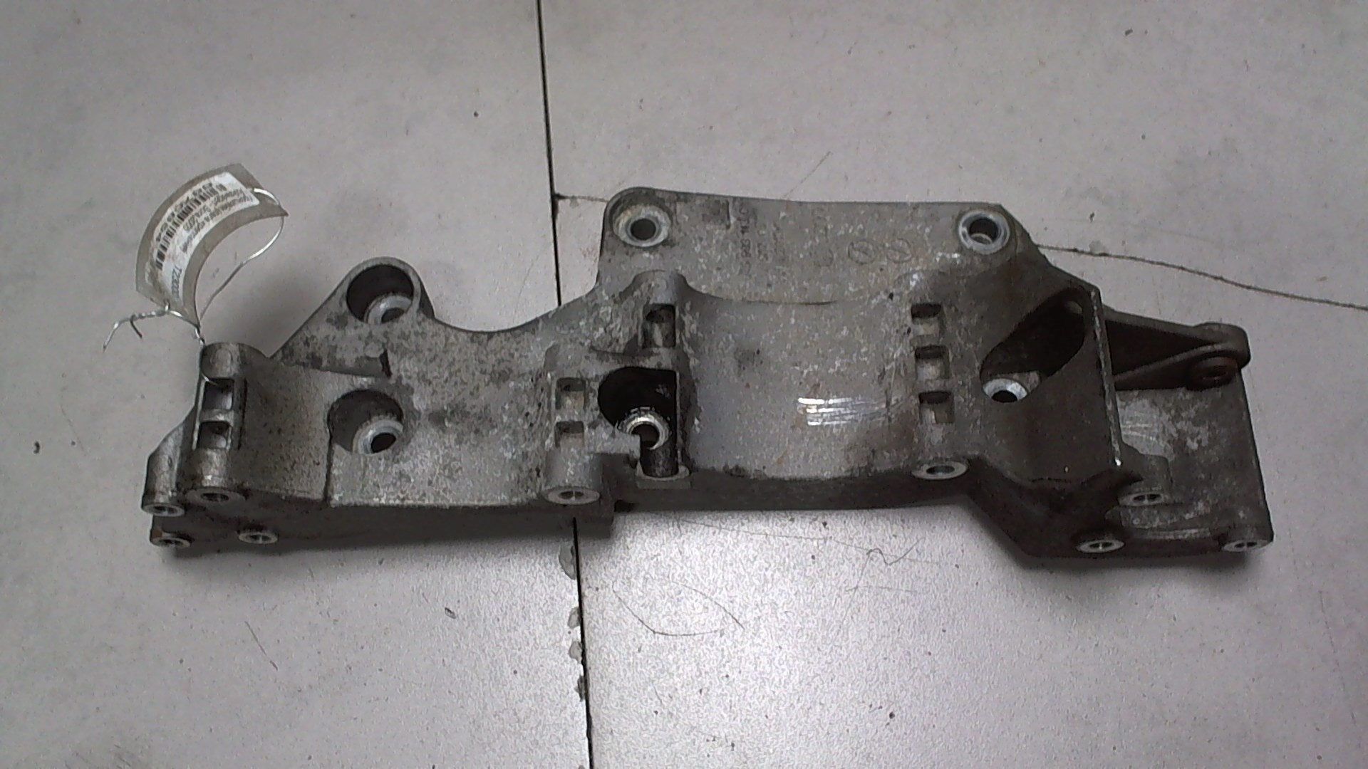 Кронштейн двигателя