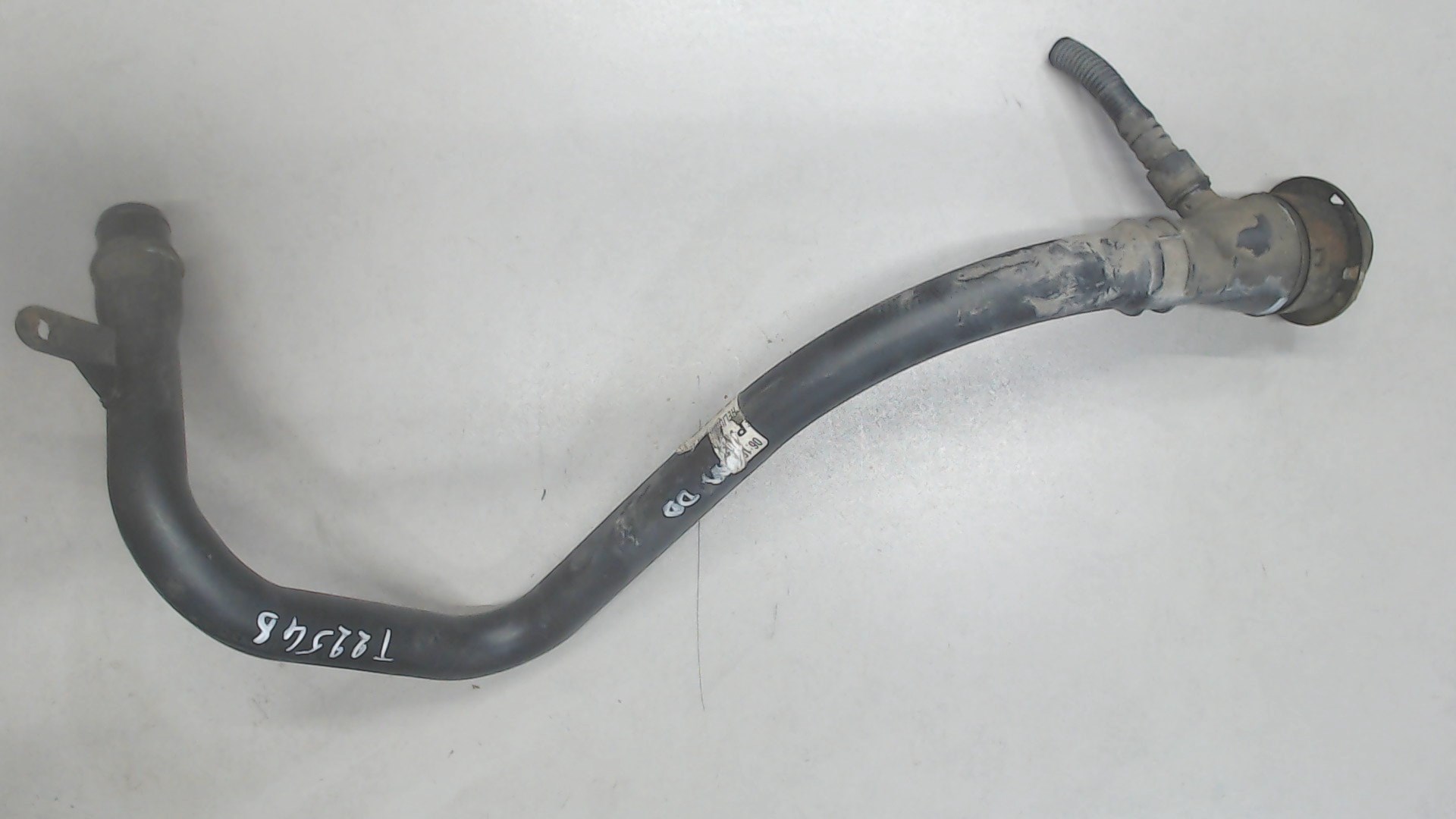 Горловина топливного бака