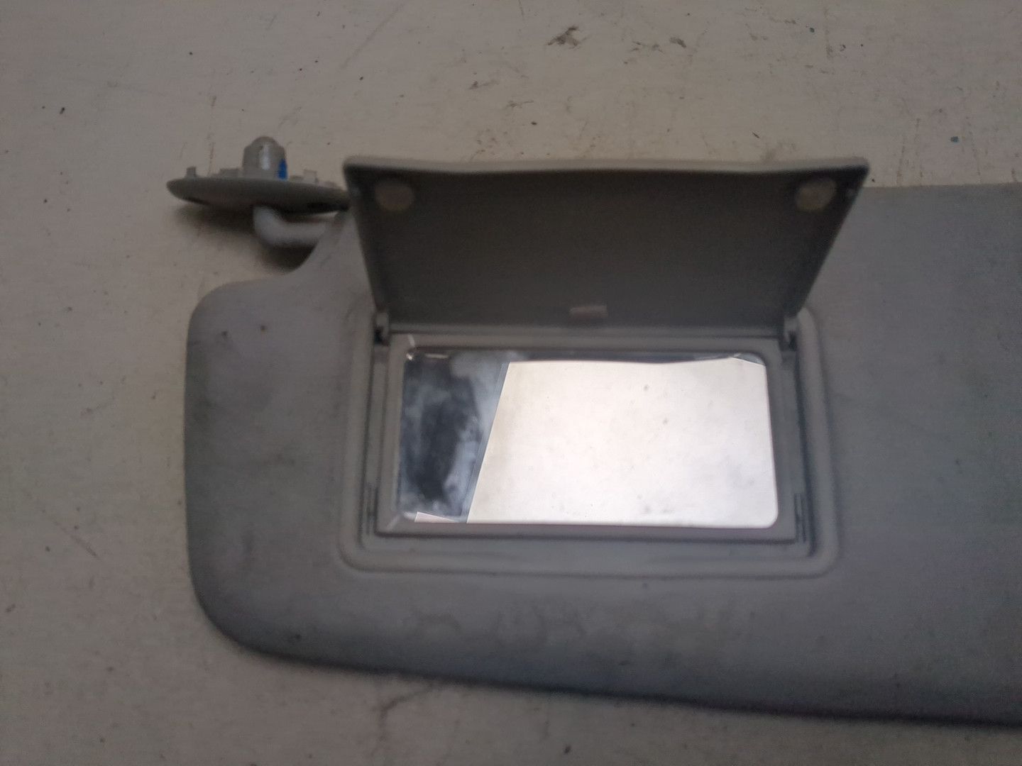 Козырек солнцезащитный