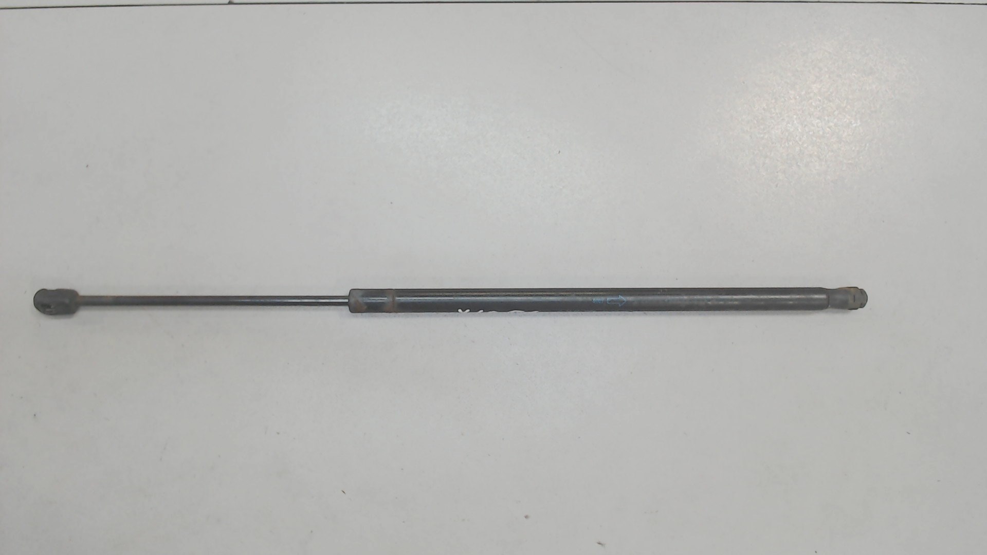 Амортизатор крышки багажника