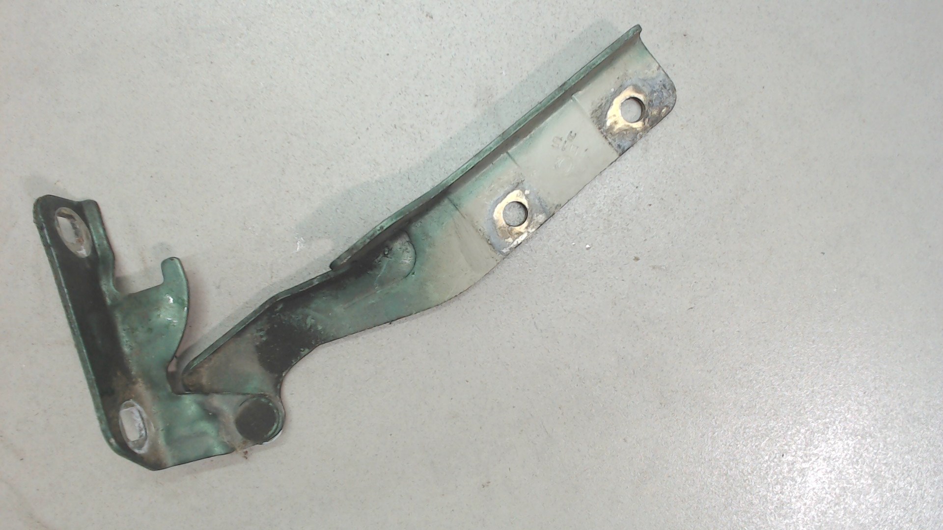 Петля капота правая