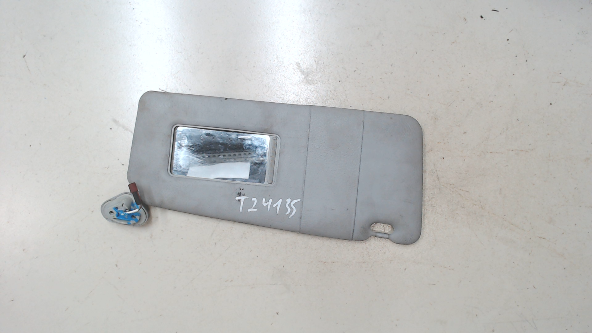 Козырек солнцезащитный