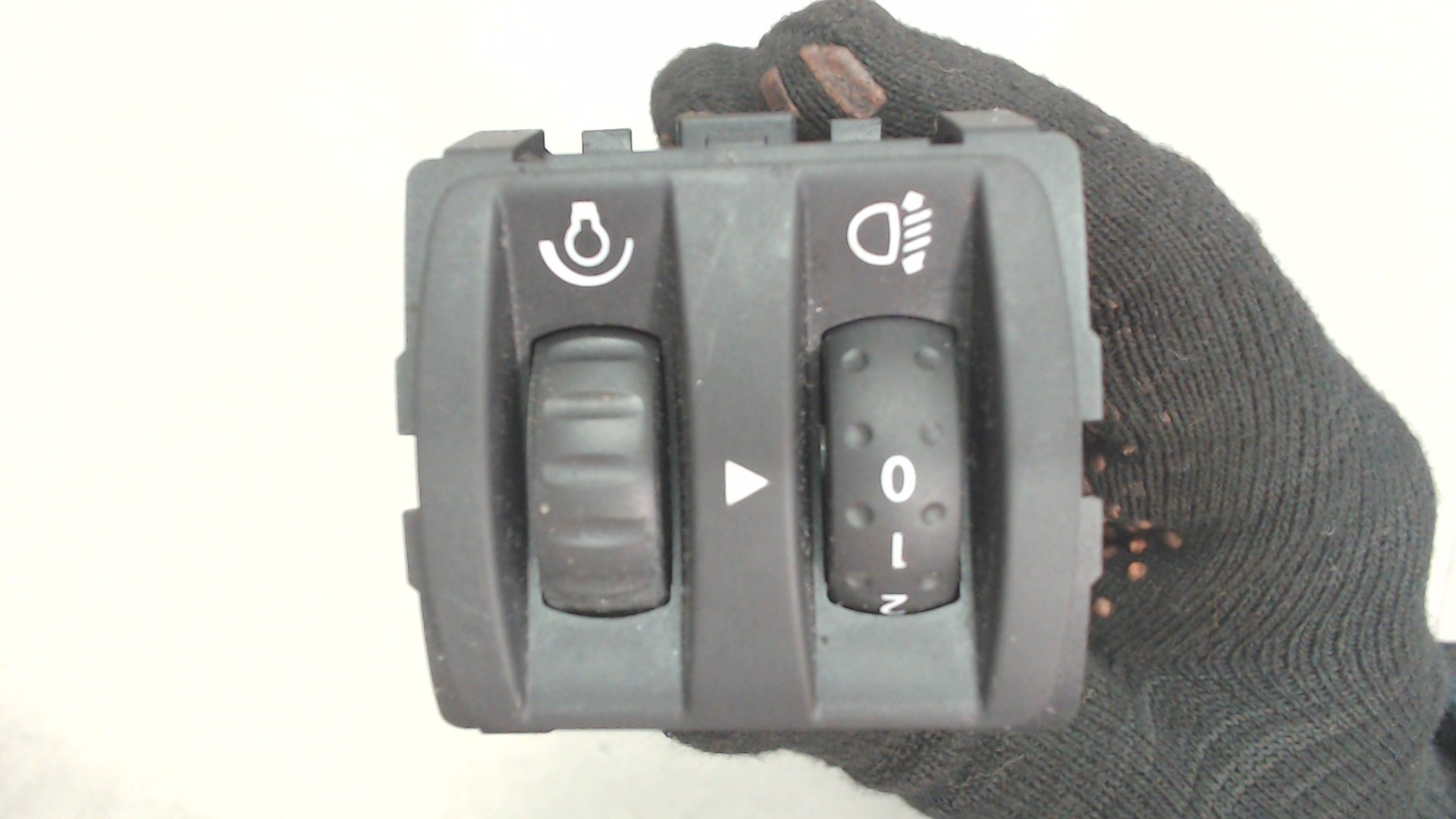 Кнопка корректора фар