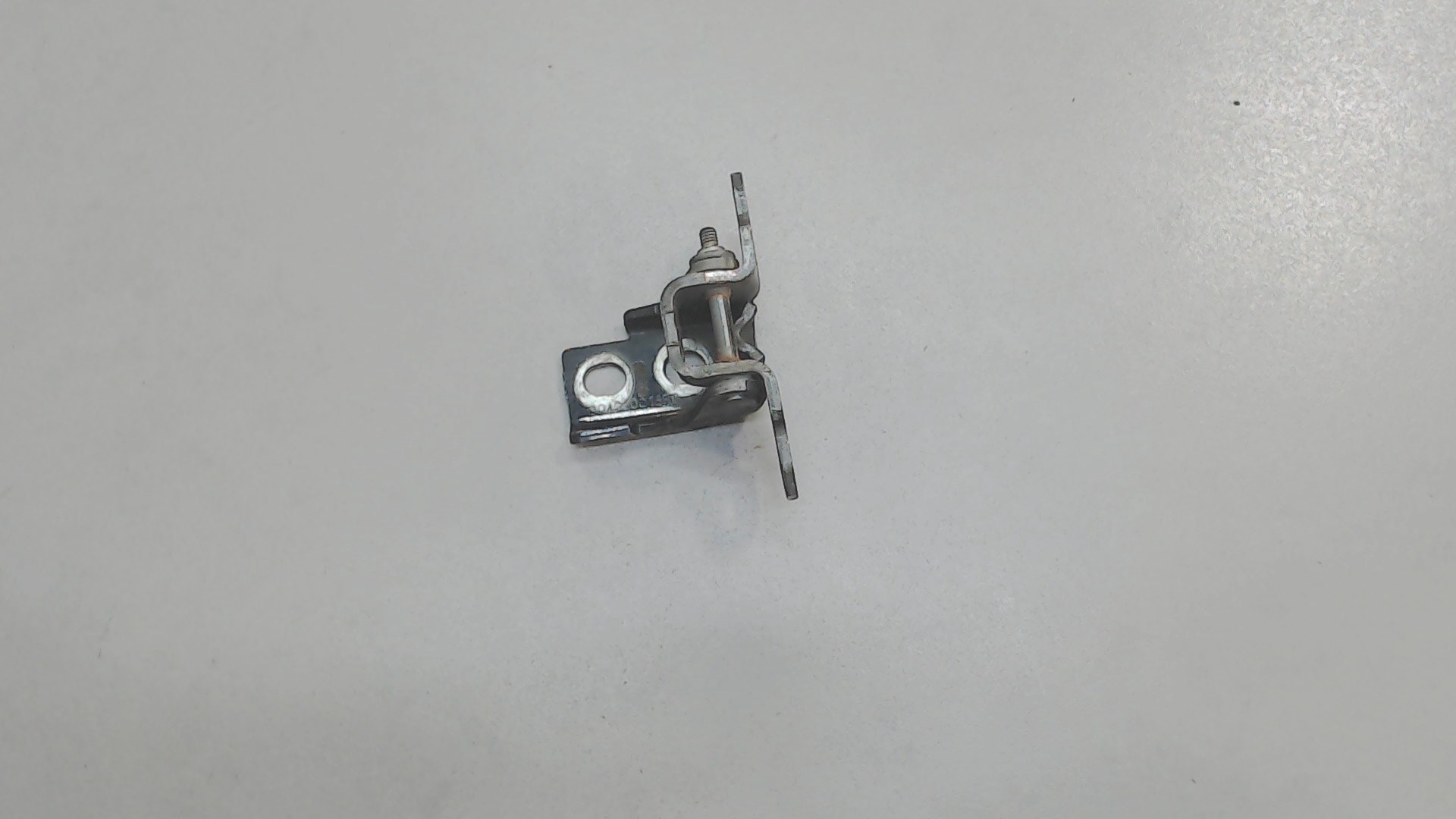 Петля двери