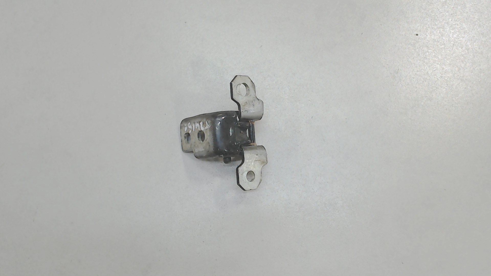 Петля двери