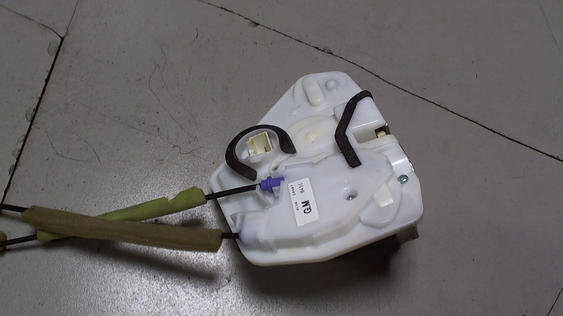 Замок двери передней правой