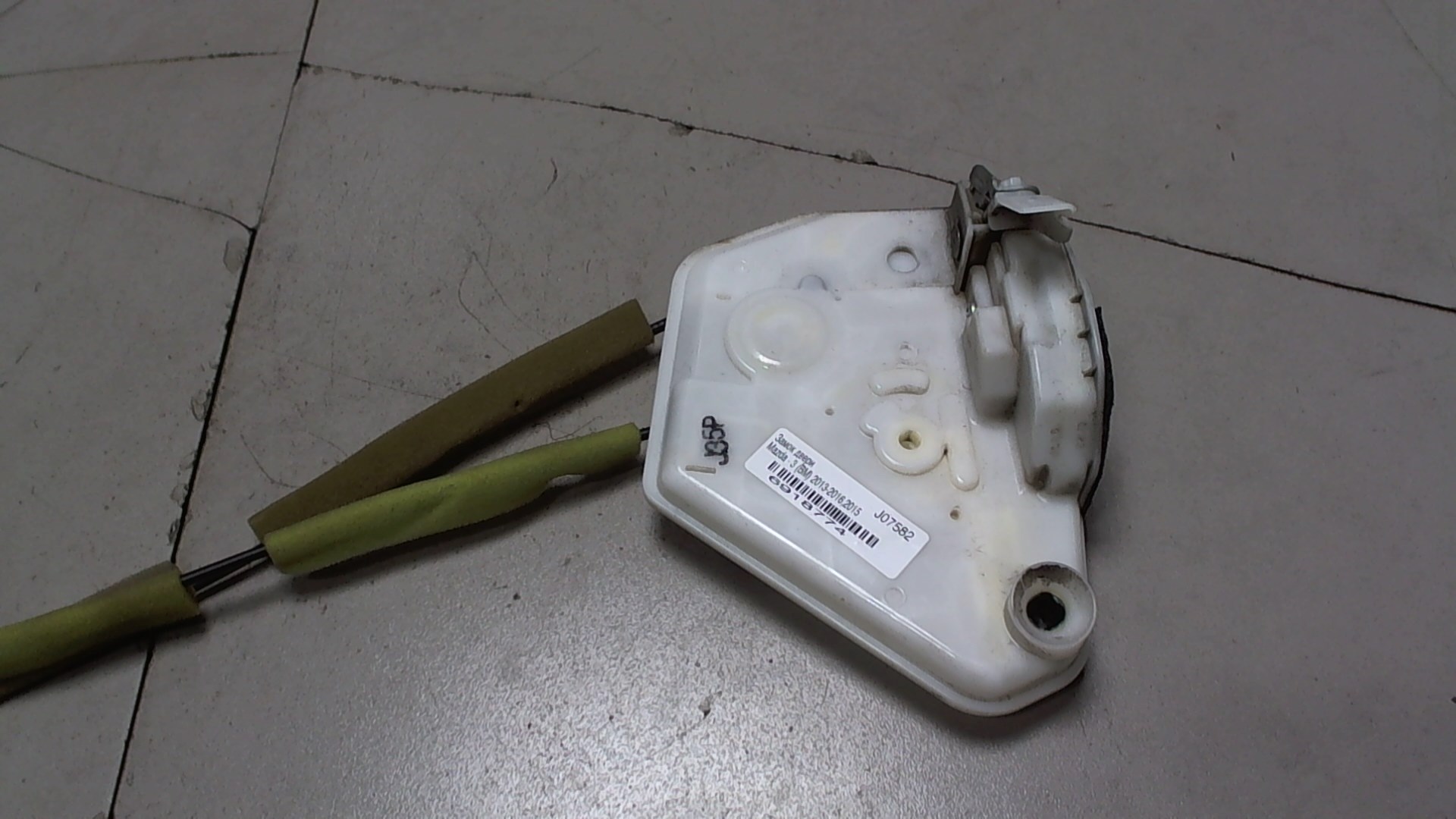 Замок двери передней правой