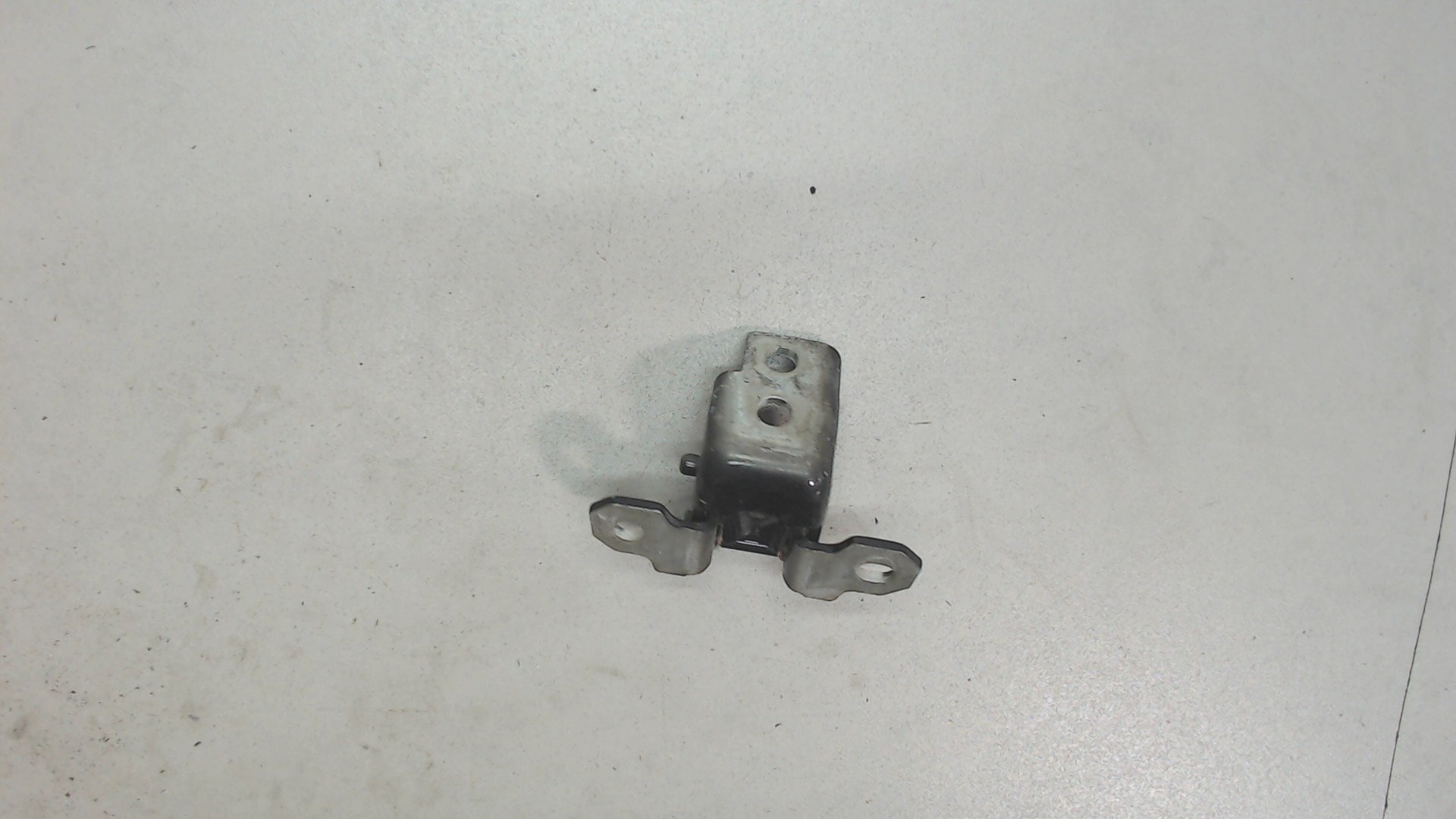 Петля двери