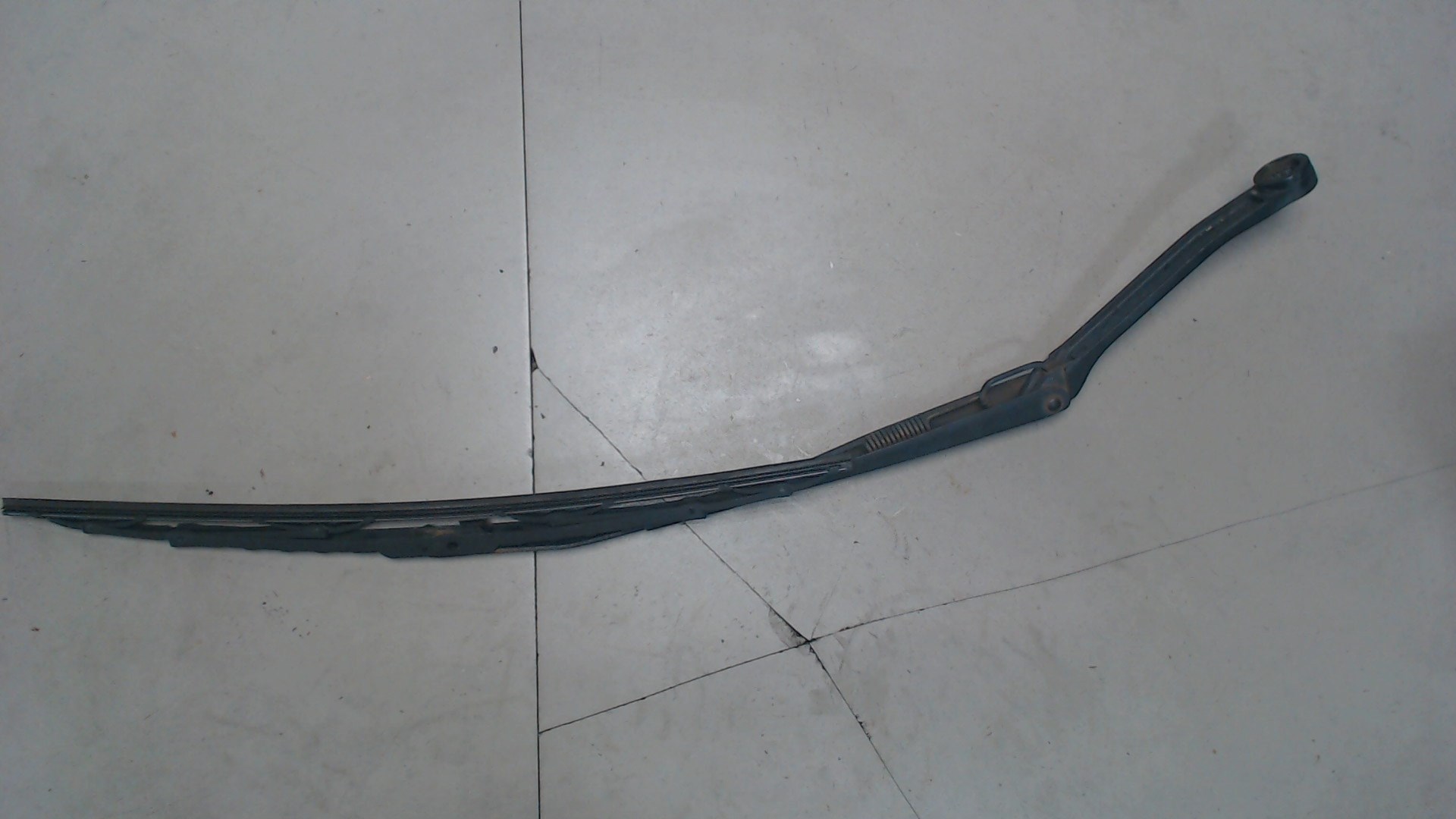 Поводок стеклоочистителя передний правый