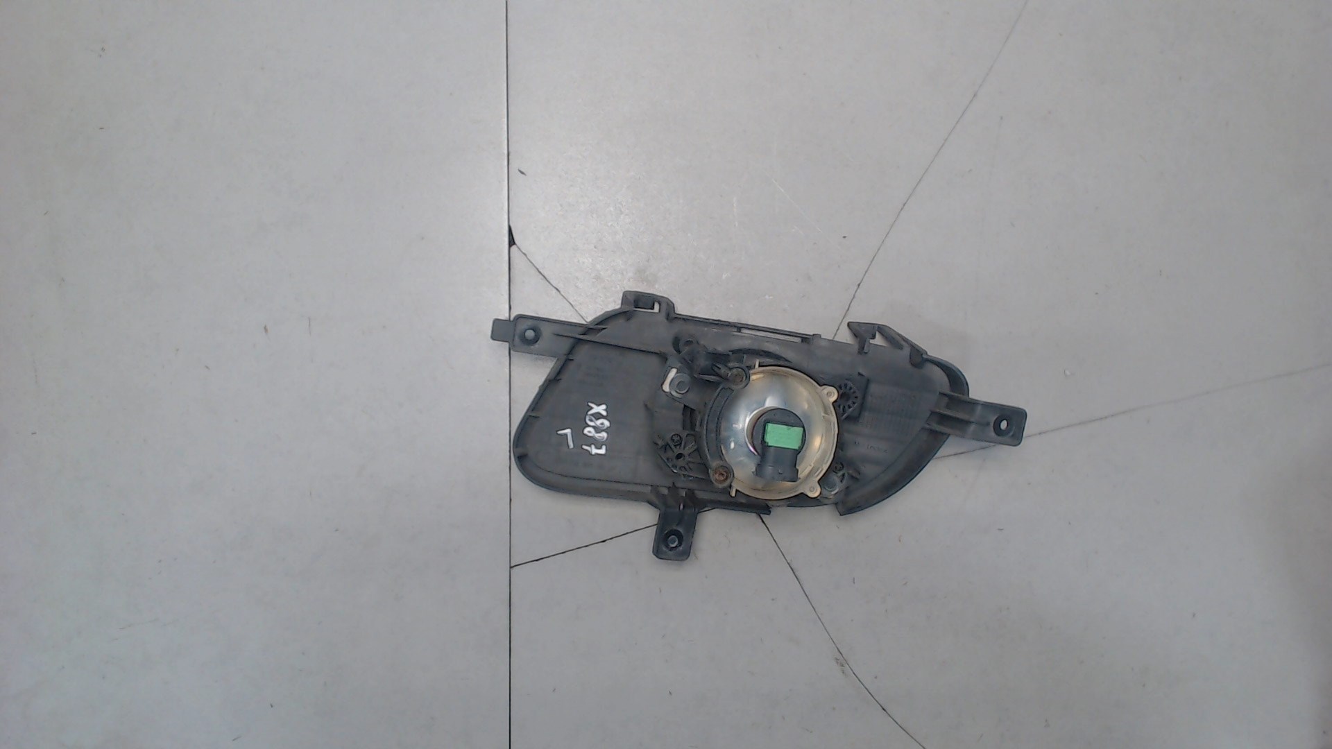 Фара противотуманная левая