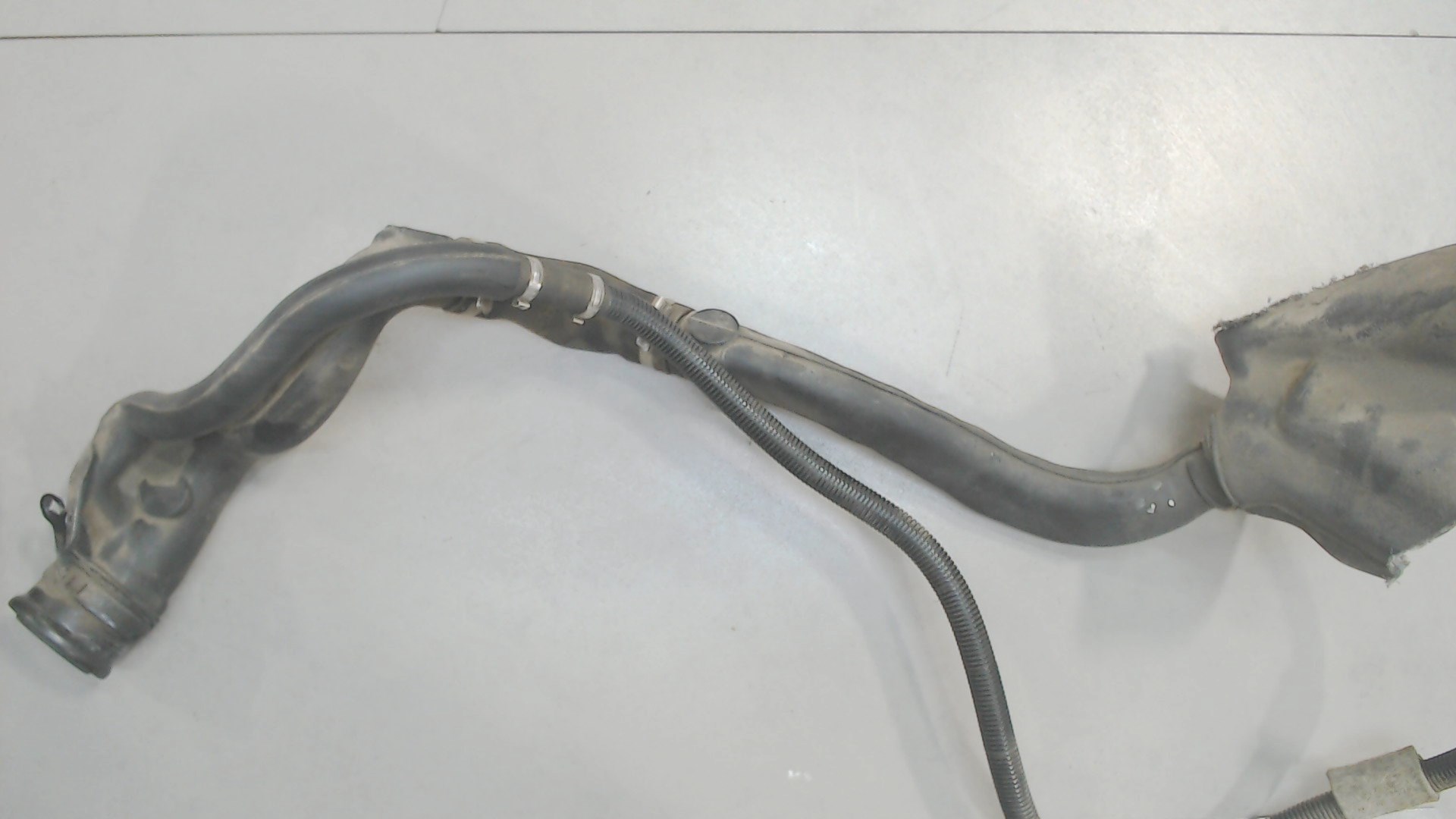 Горловина топливного бака