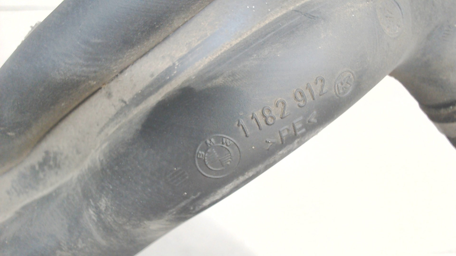 Горловина топливного бака