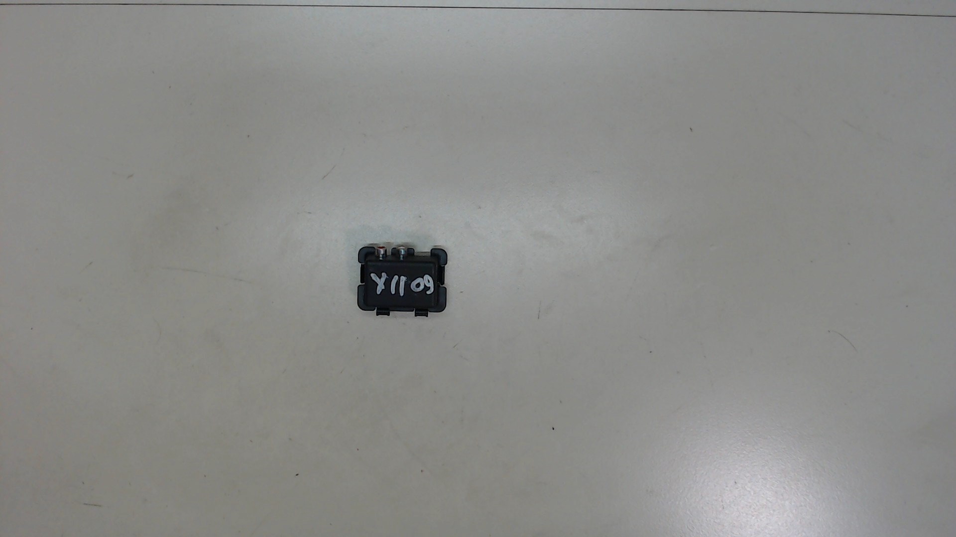 Гнездо AUX / USB IN