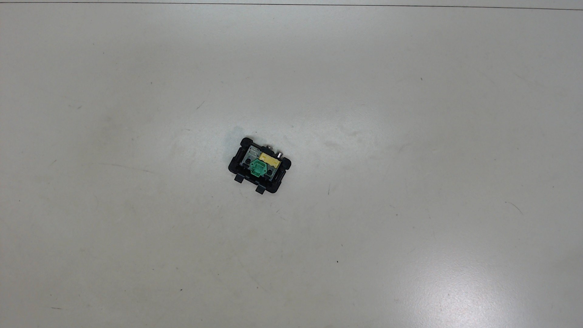 Гнездо AUX / USB IN