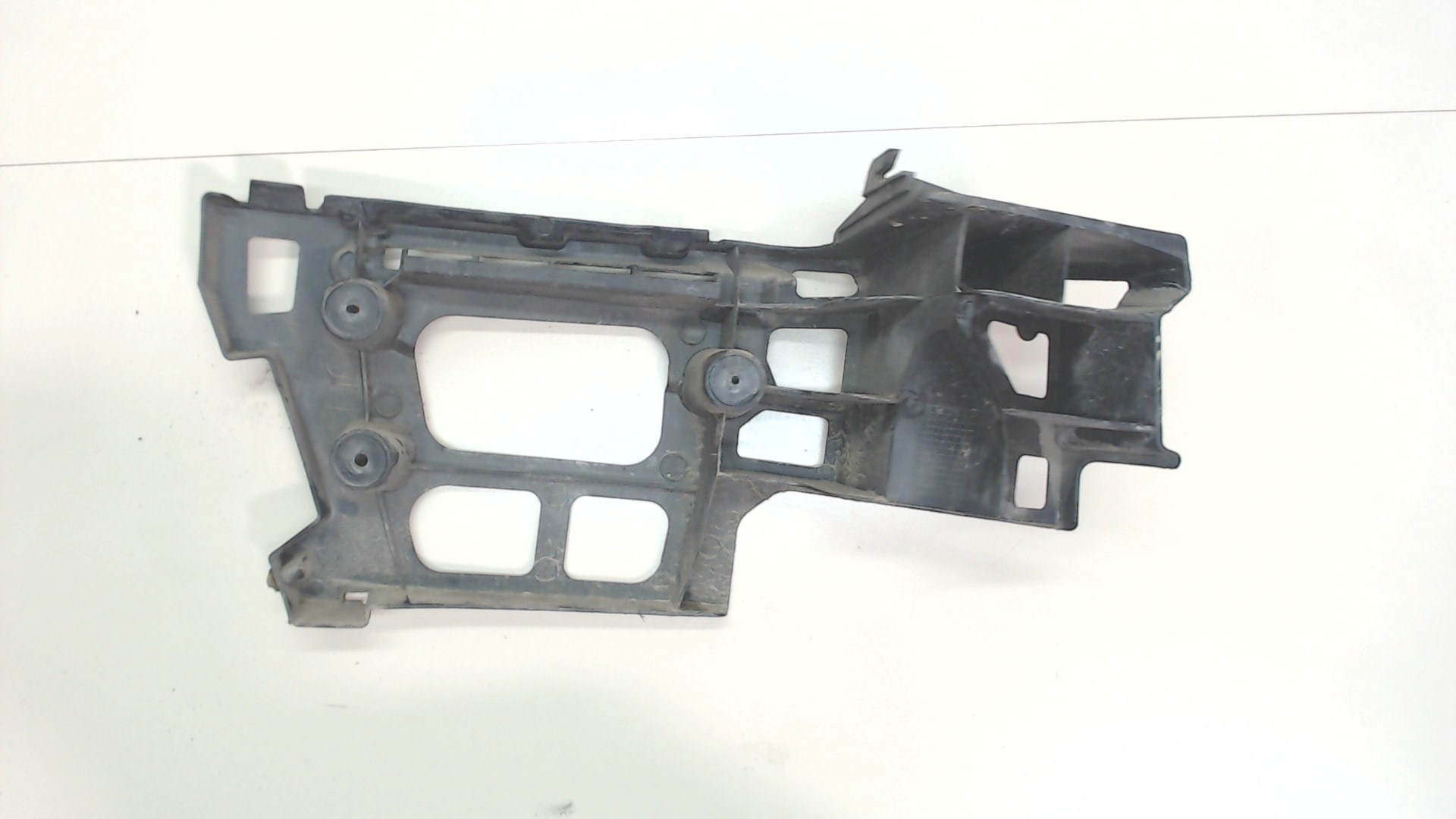 Кронштейн заднего бампера правый