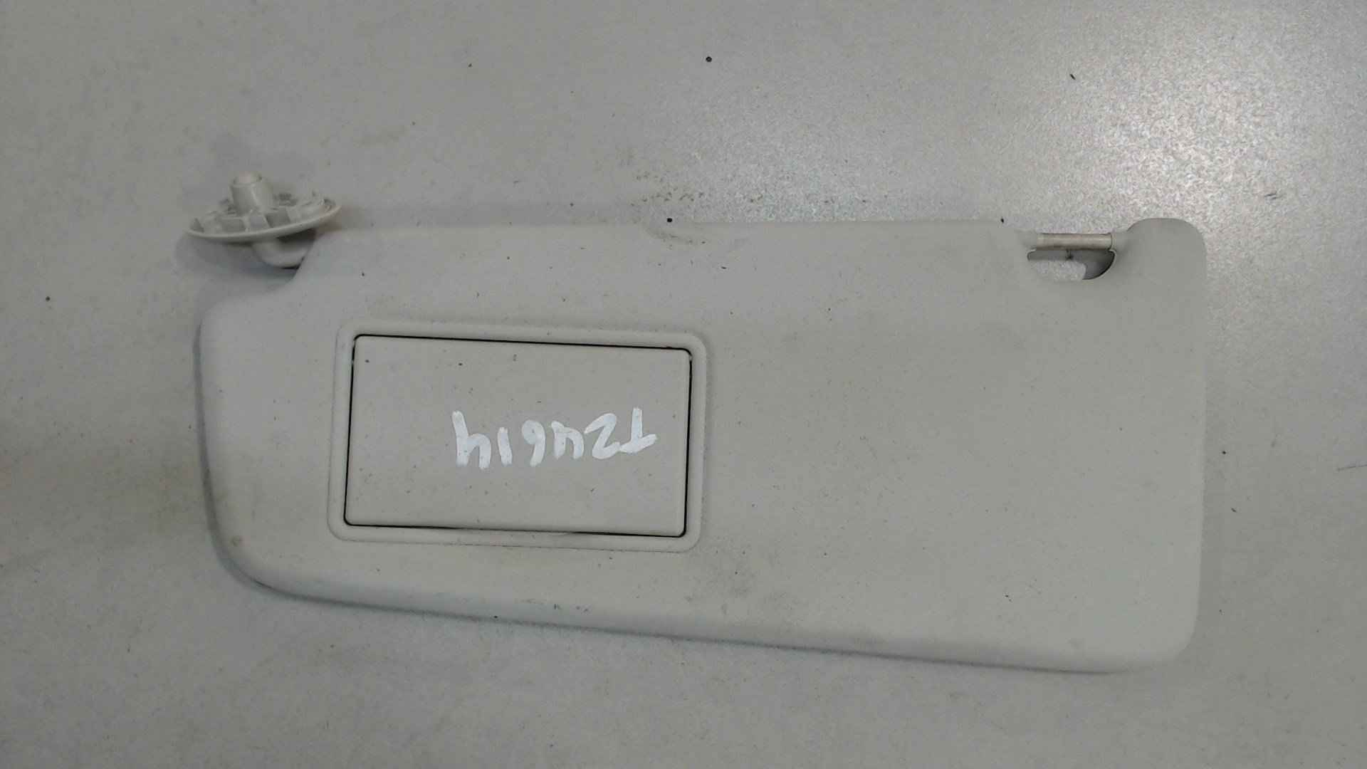 Козырек солнцезащитный