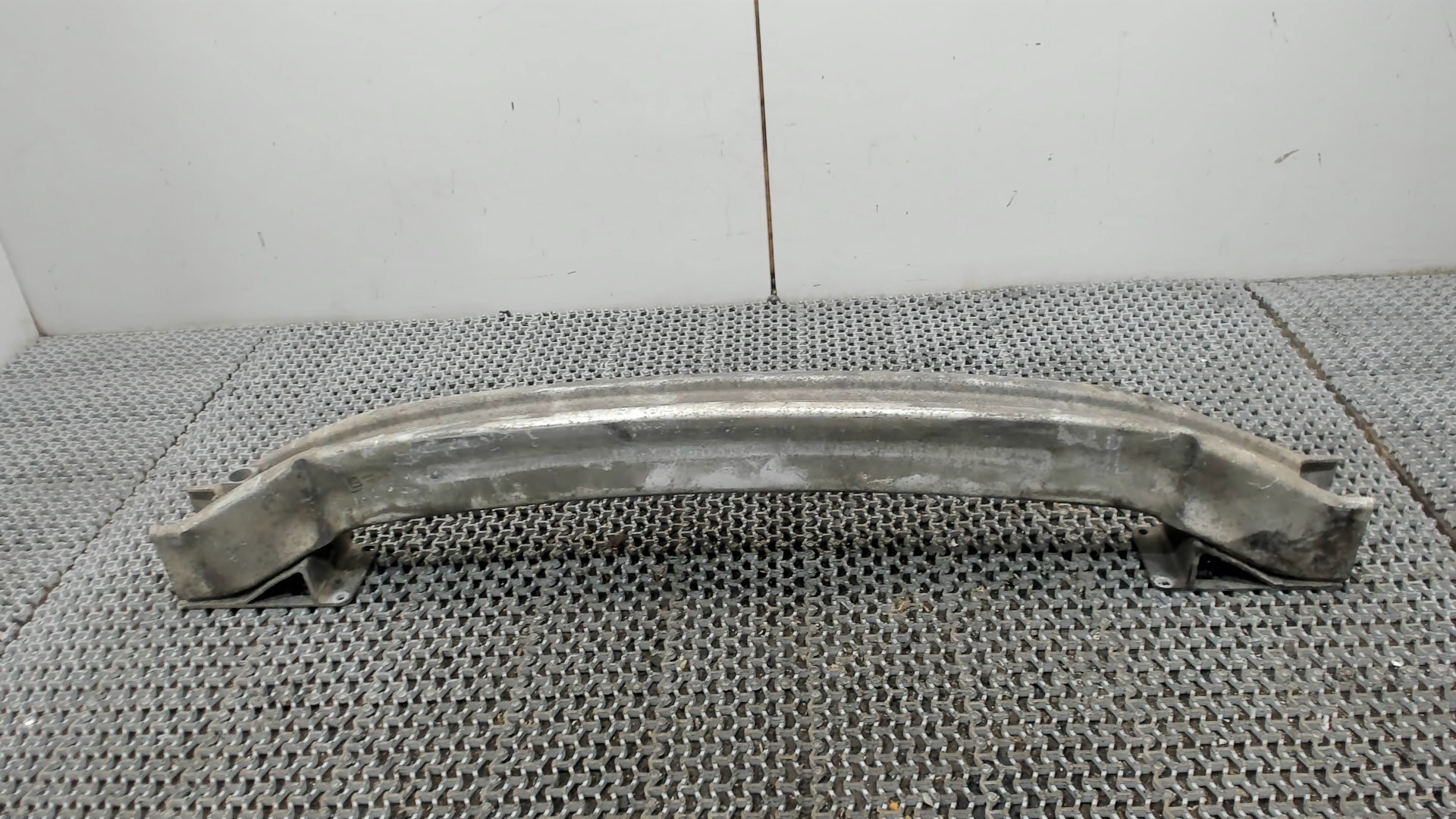 Усилитель заднего бампера