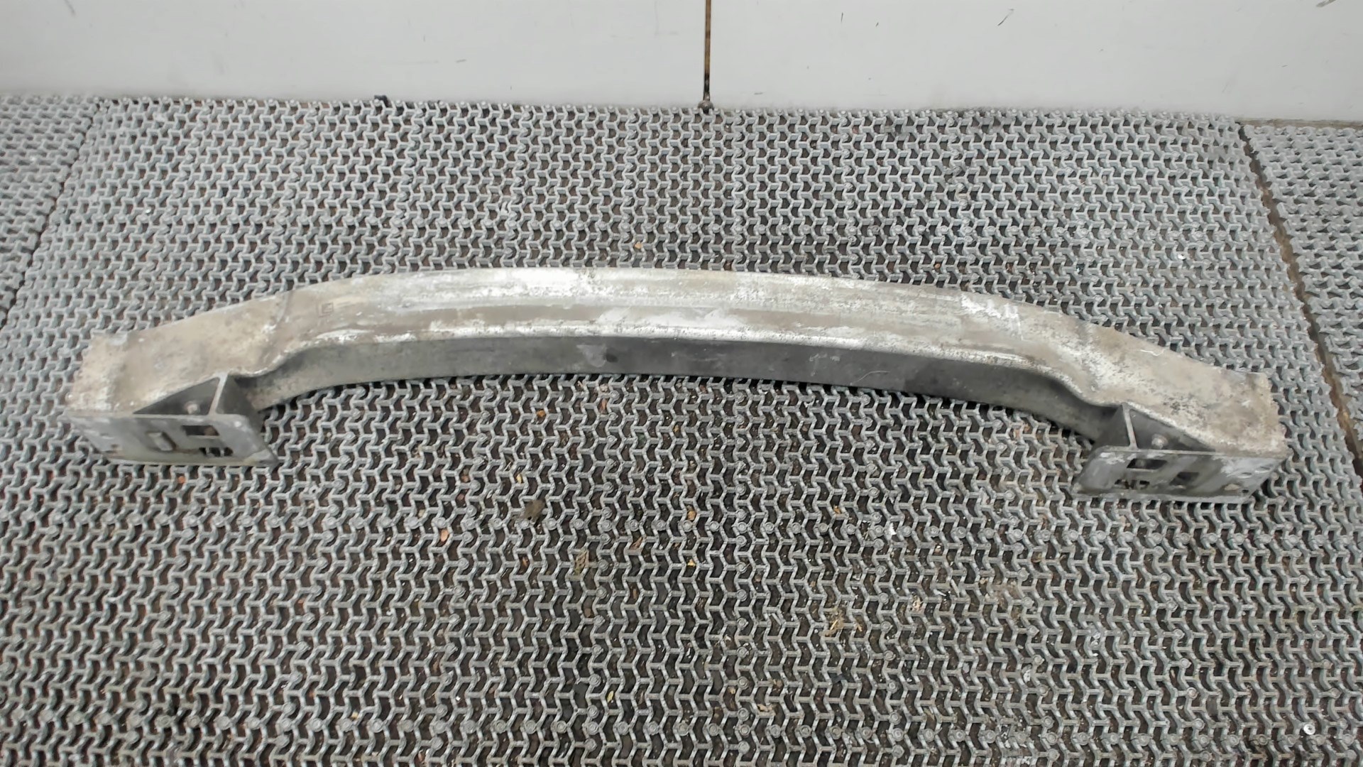 Усилитель заднего бампера