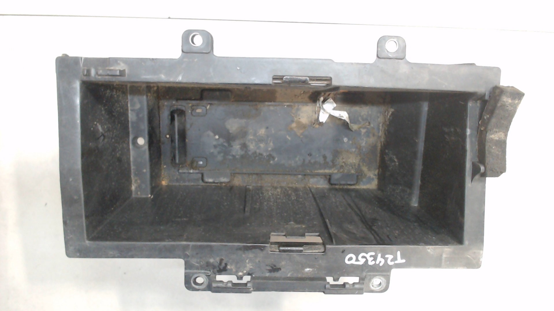 Площадка под аккумулятор (АКБ)