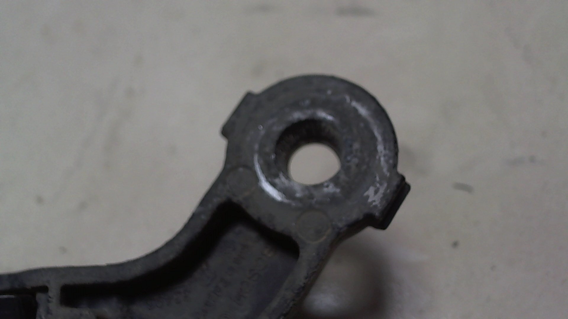 Поводок стеклоочистителя заднего