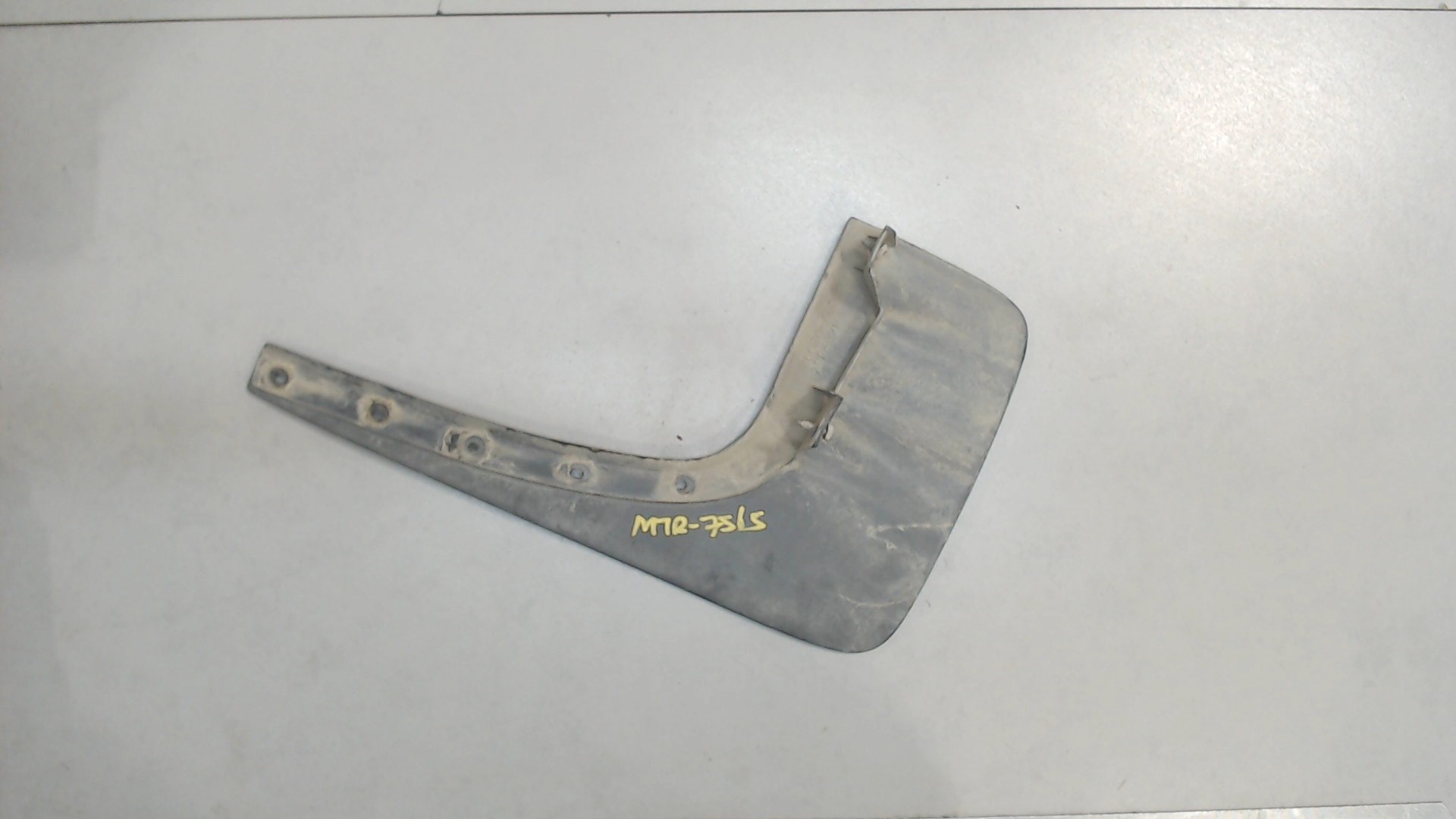 Брызговик задний левый