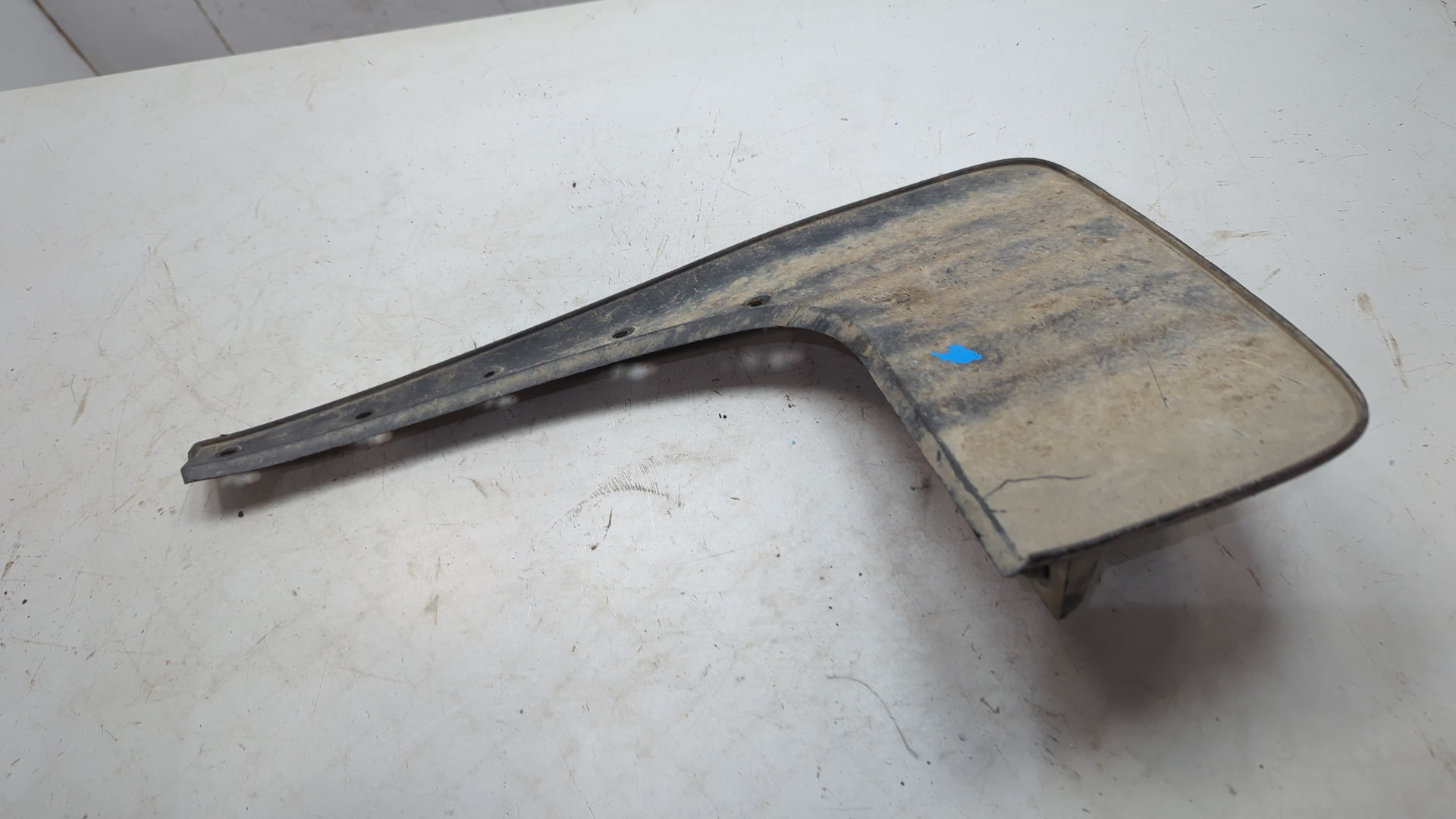 Брызговик задний левый