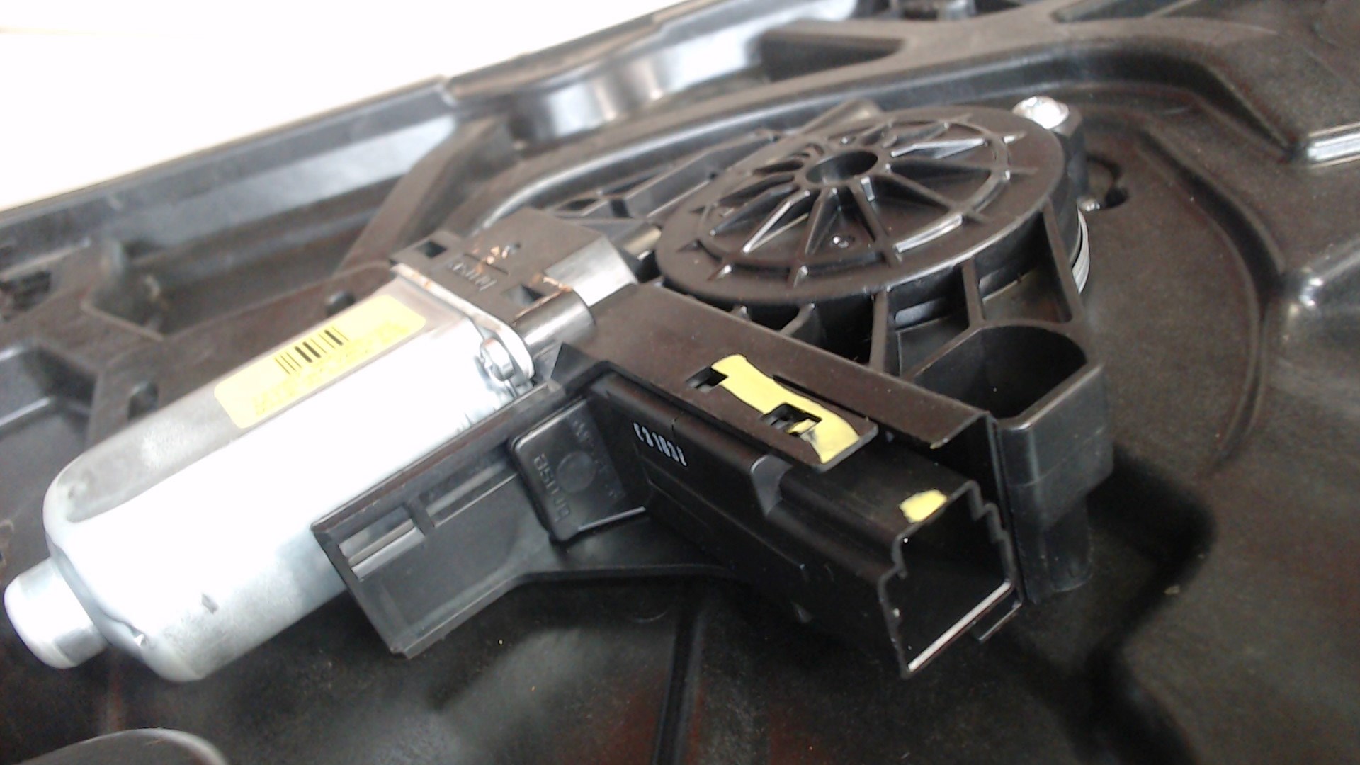 Стеклоподъемник электр. передний левый