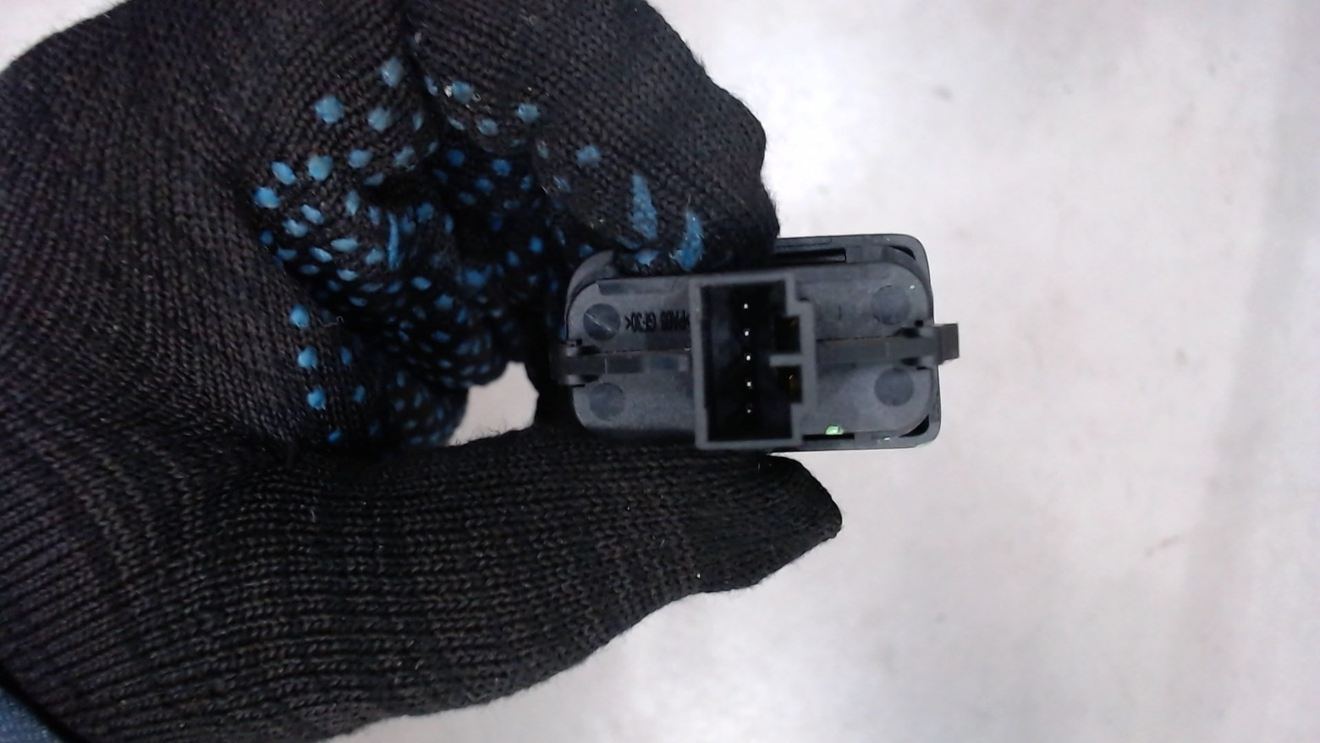 Кнопка открывания двери