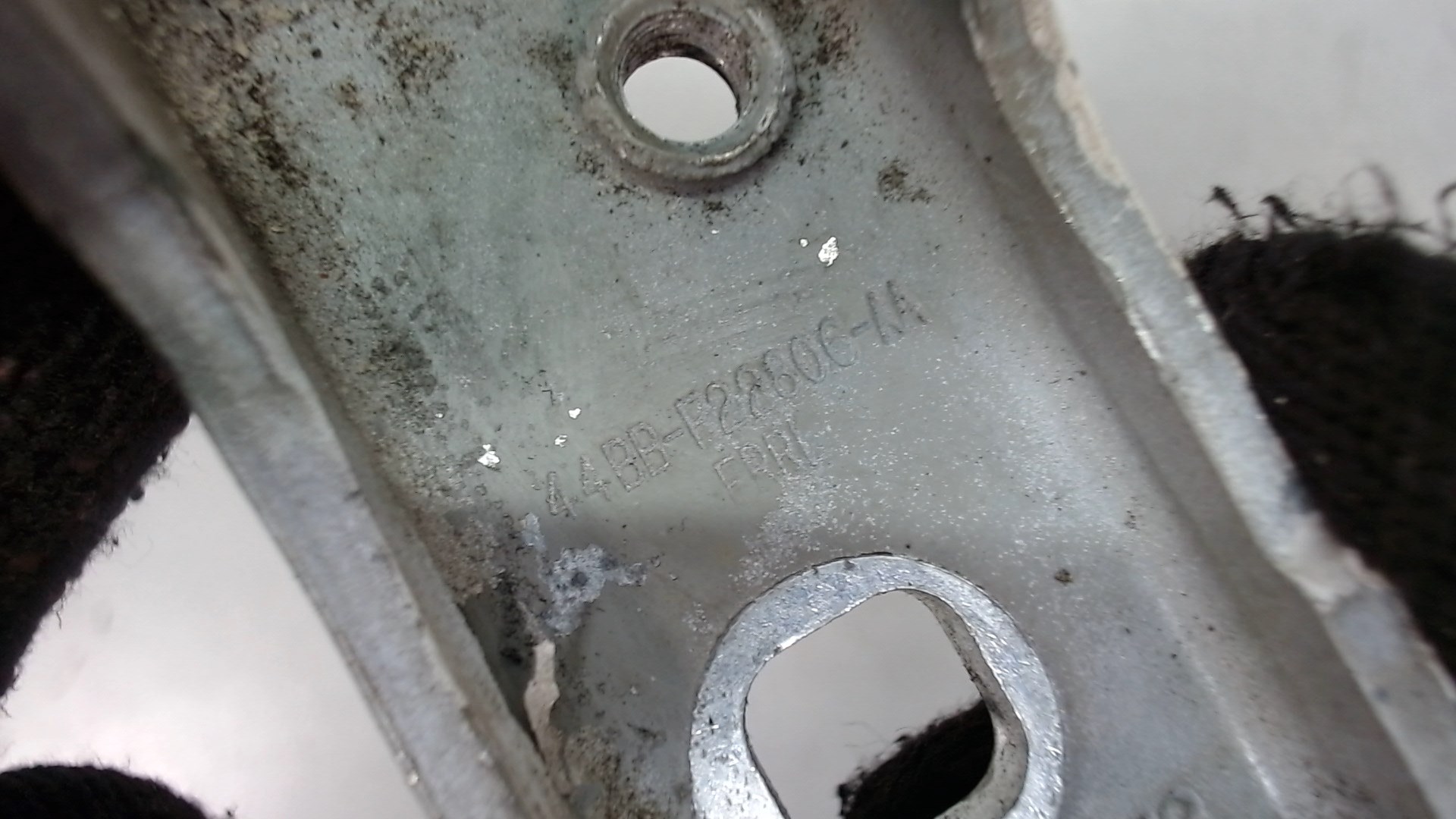 Петля двери