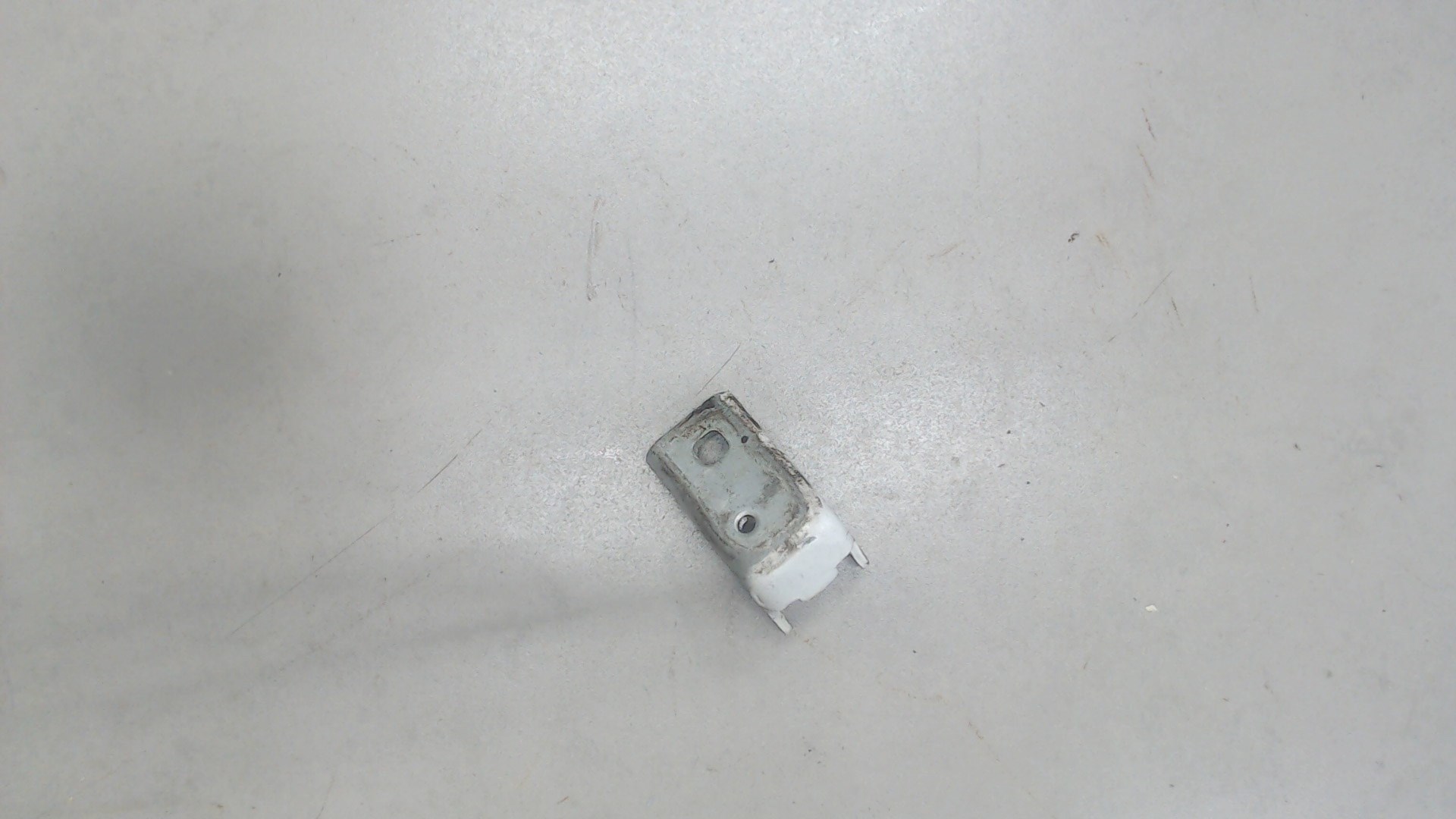 Петля двери