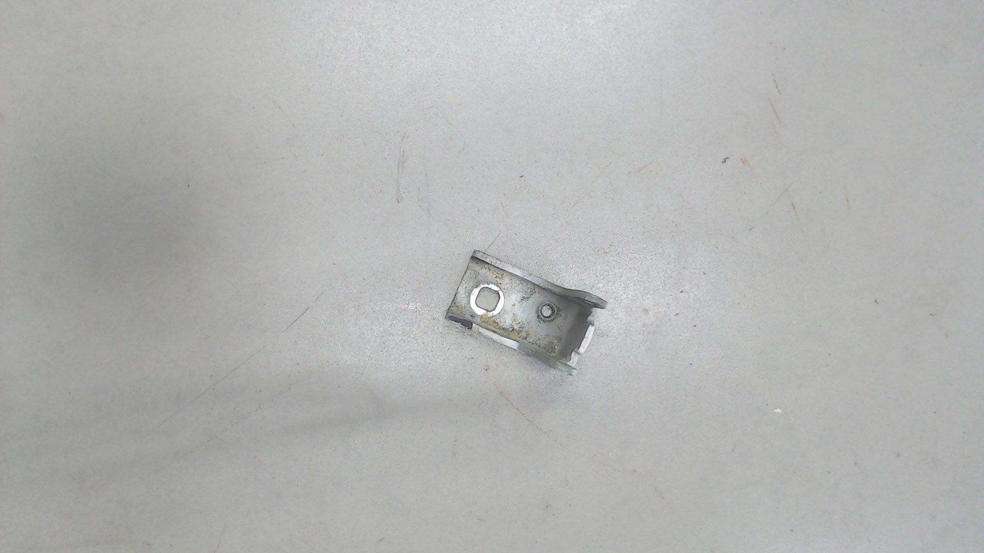 Петля двери