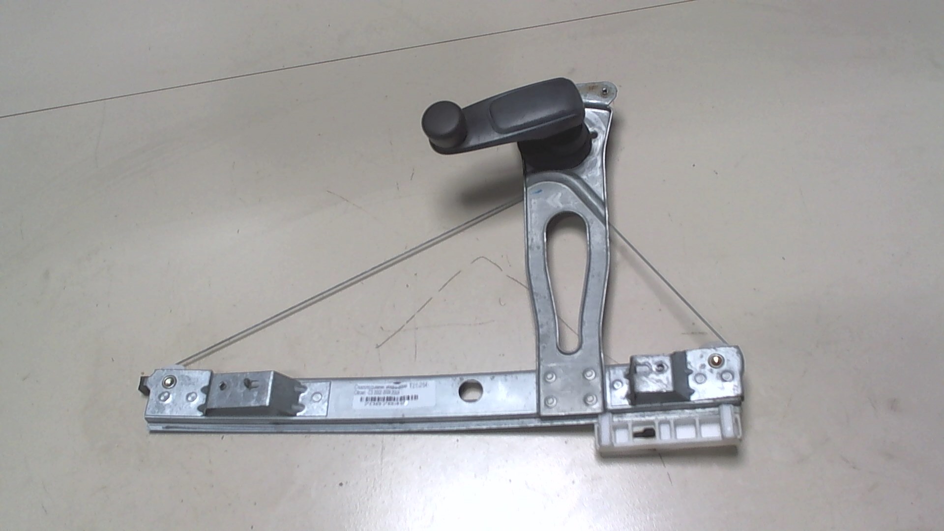 Стеклоподъемник механ. задний левый