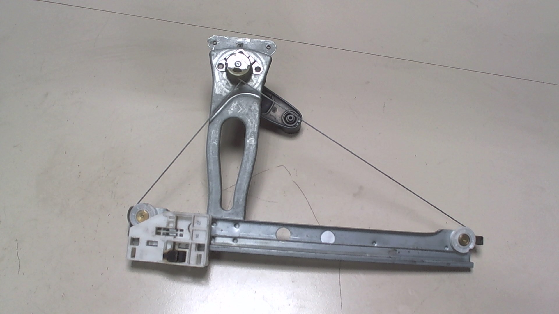 Стеклоподъемник механ. задний левый