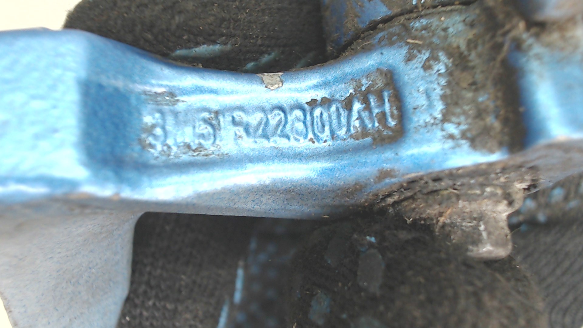 Петля двери