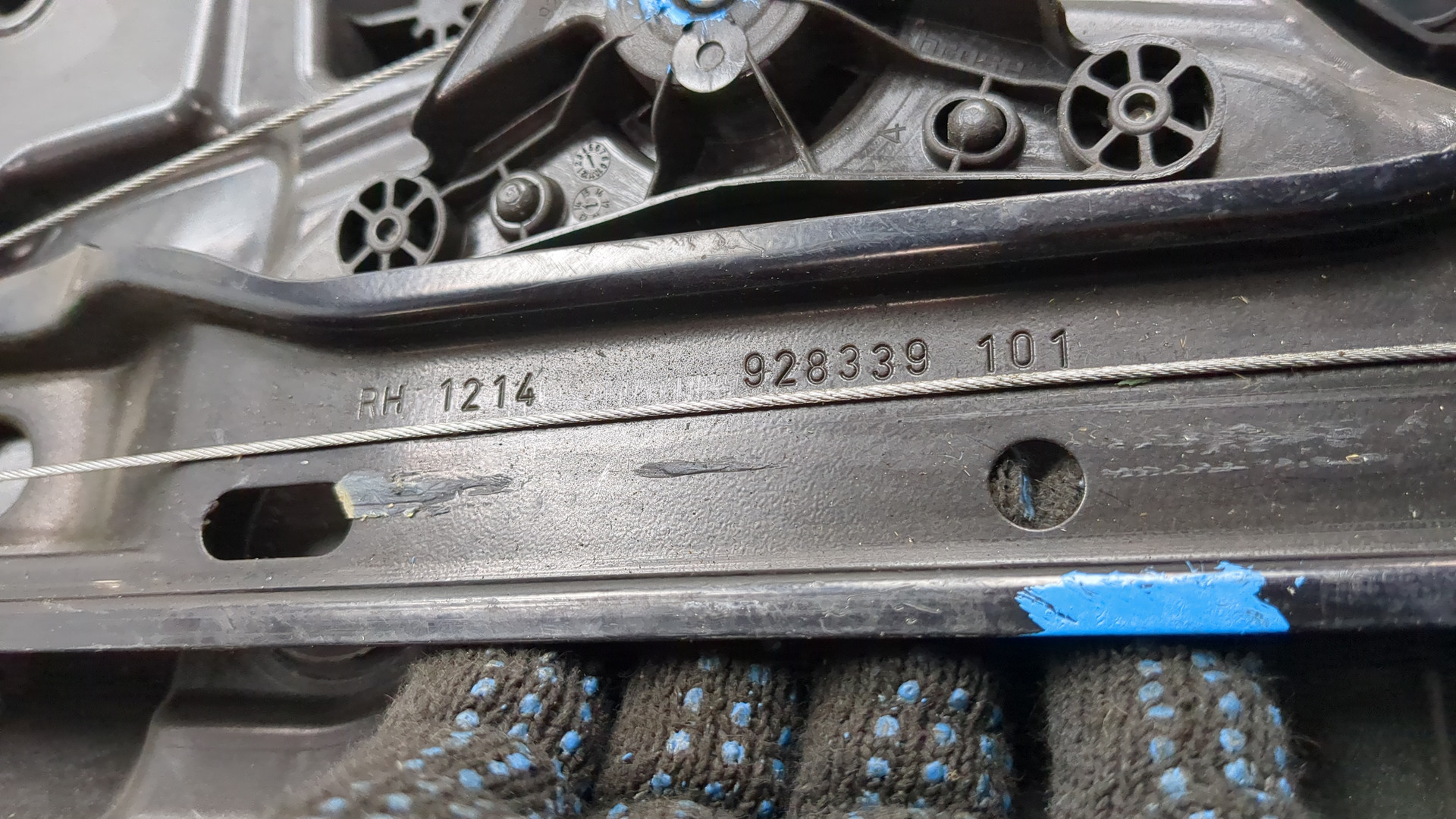 Стеклоподъемник электр. задний правый