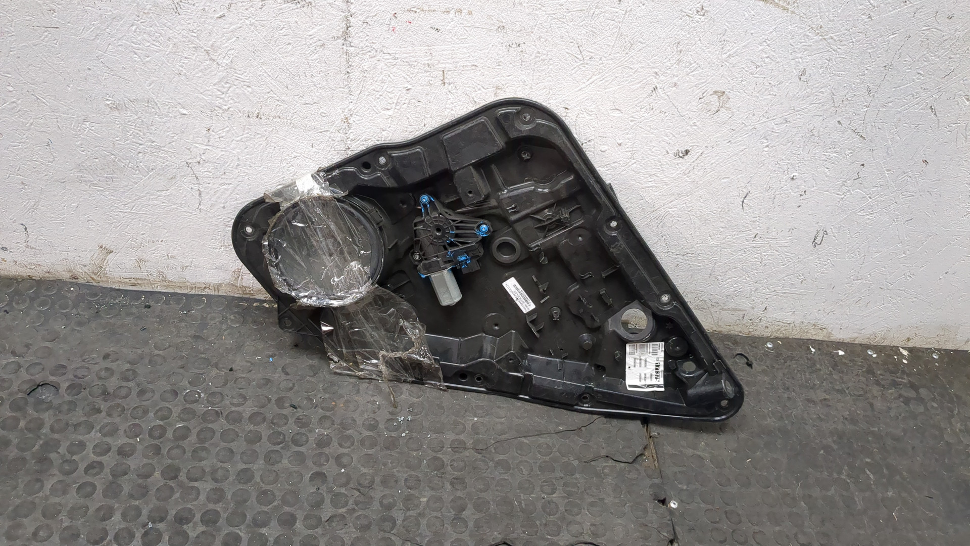 Стеклоподъемник электр. задний правый