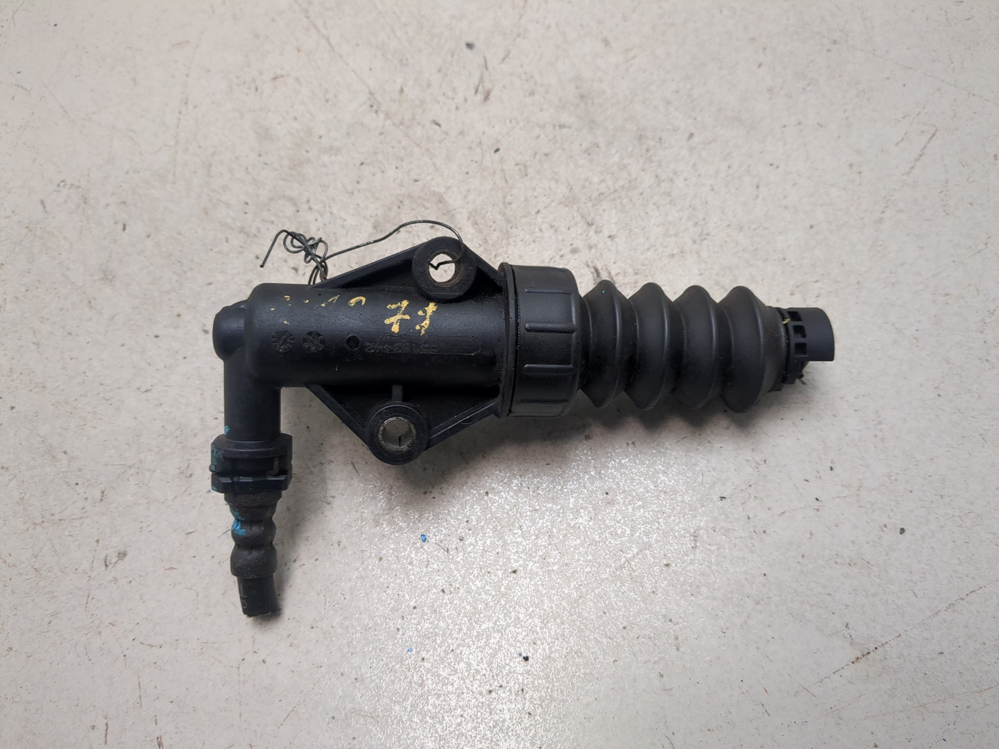 Цилиндр сцепления рабочий