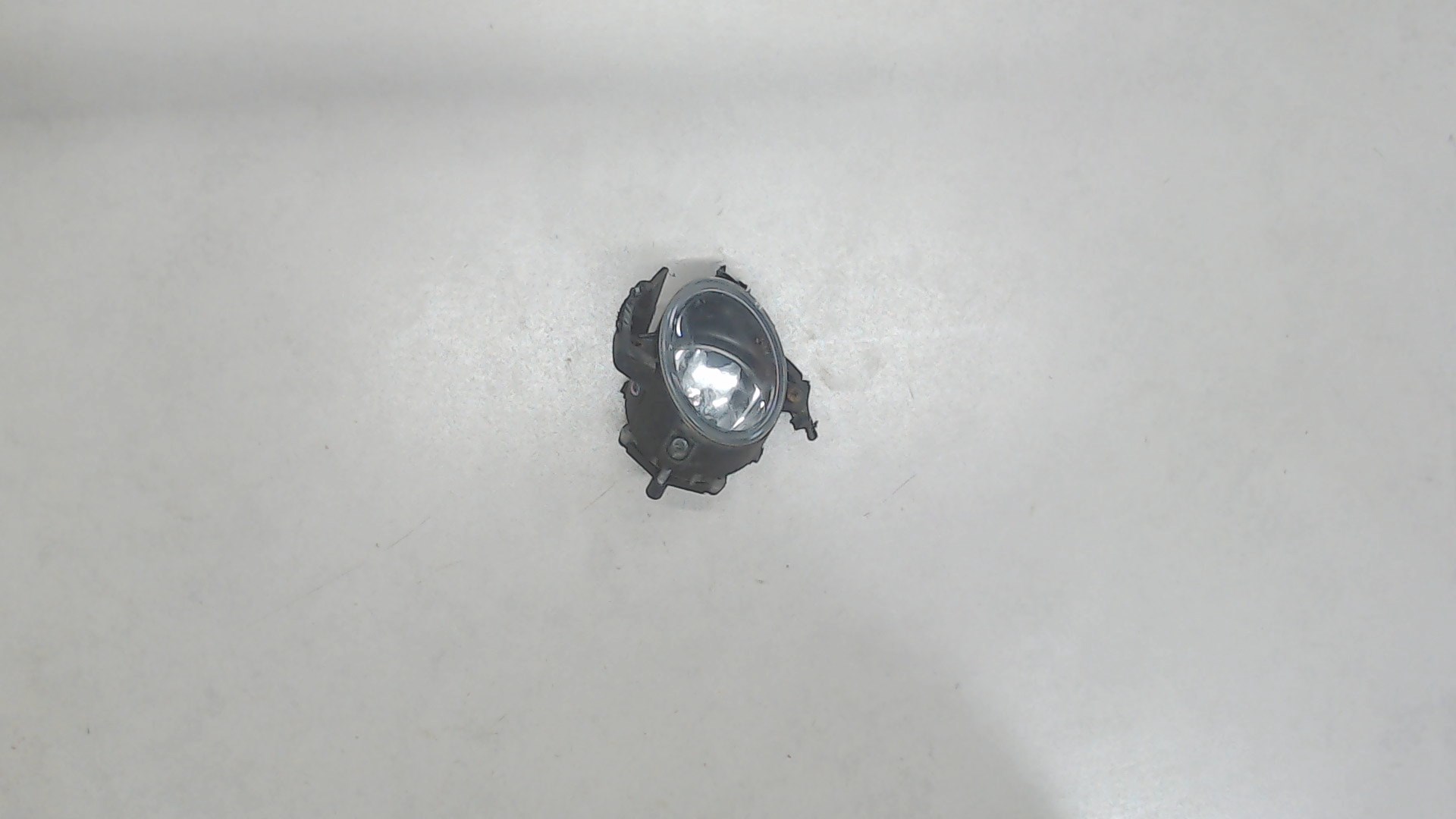 Фара противотуманная левая
