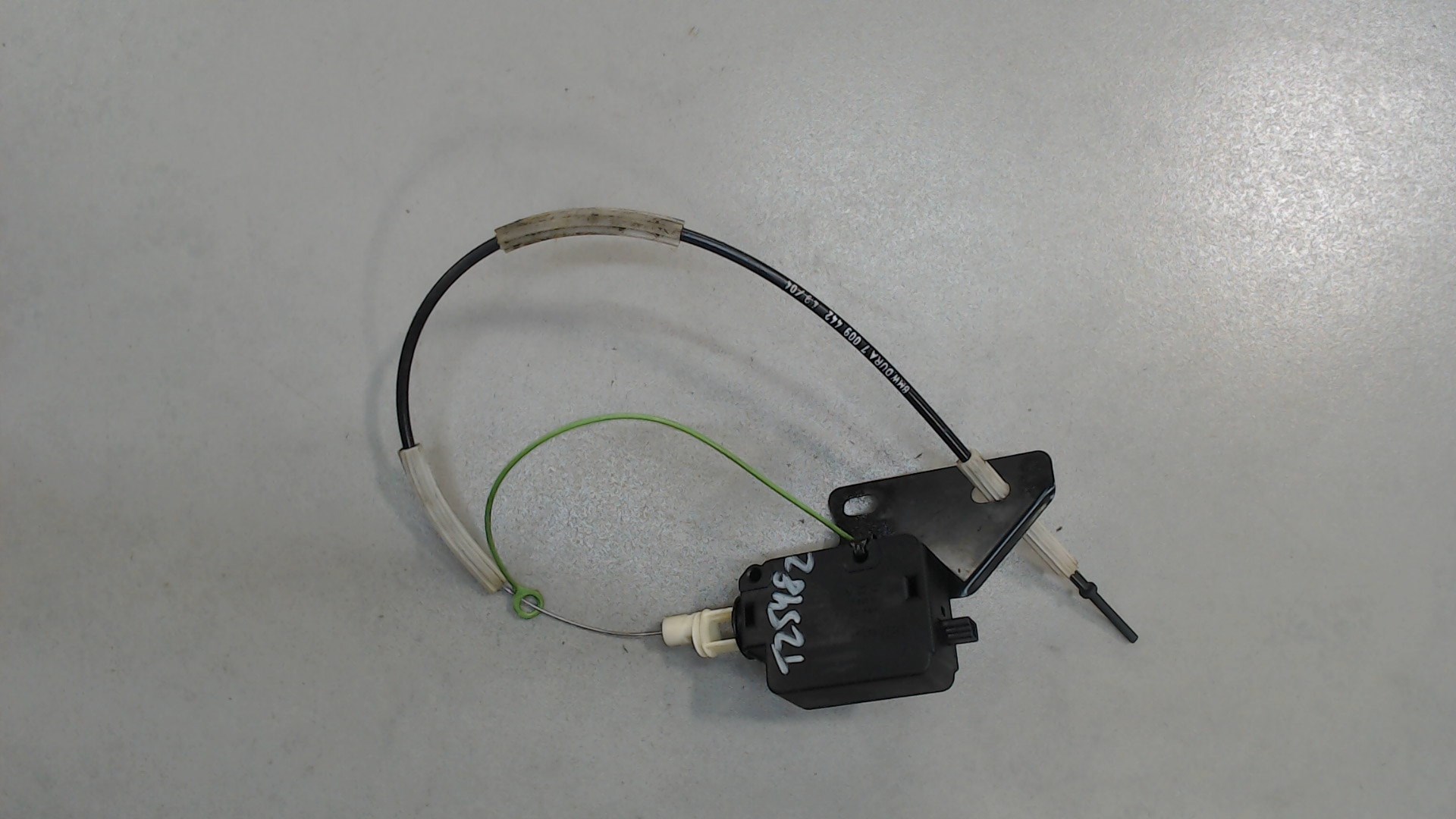 Активатор замка крышки бензобака