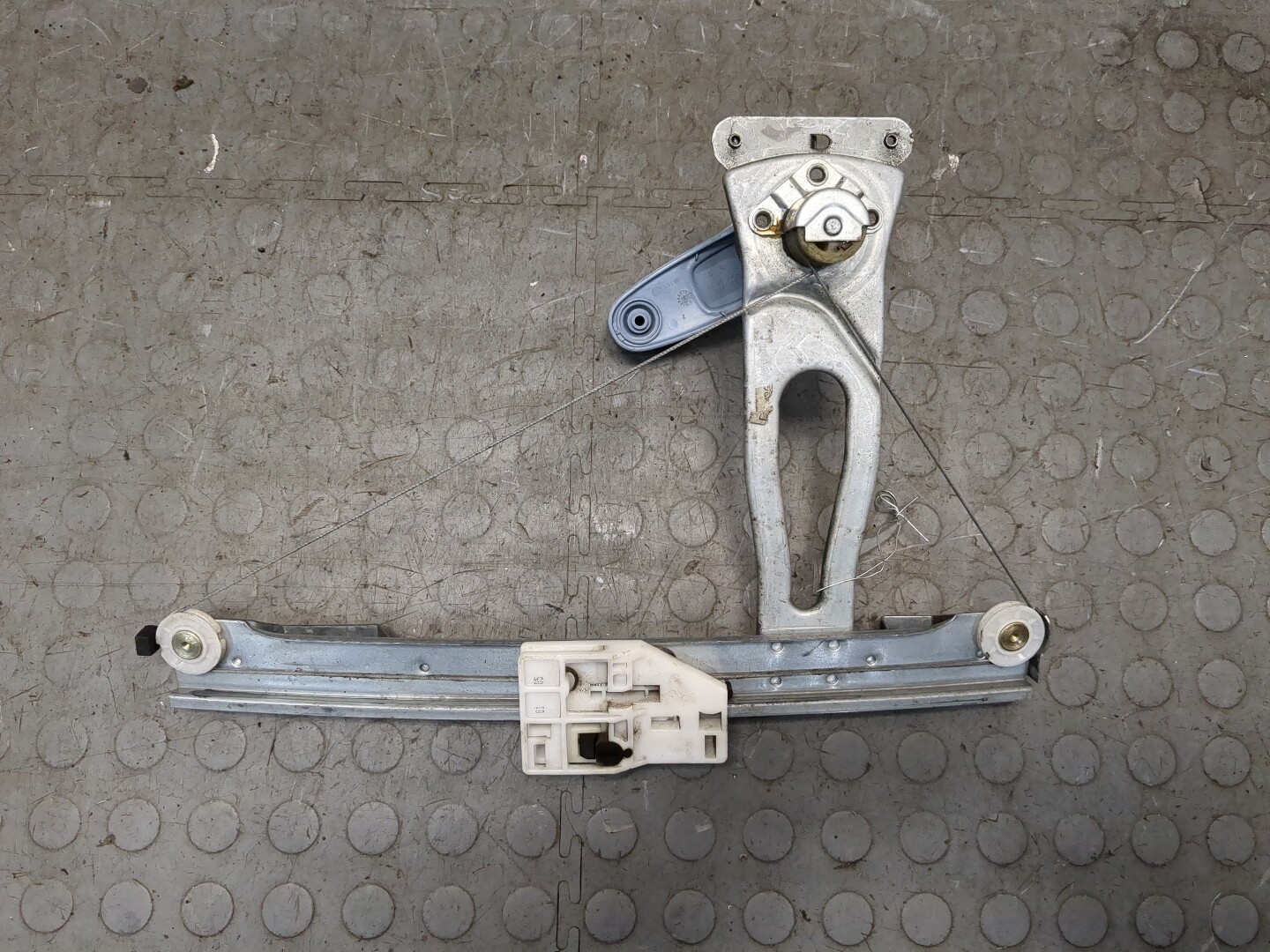 Стеклоподъемник механ. задний правый